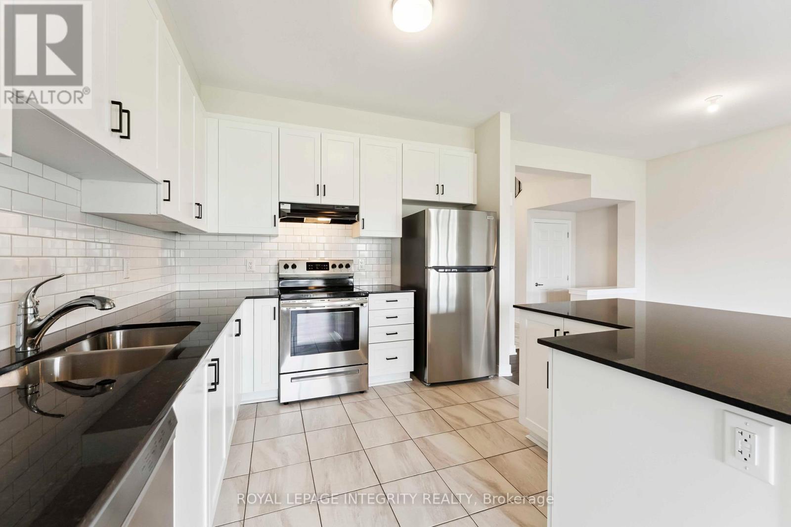 Photo 18 of 227 Ormiston Crescent, Ottawa ON