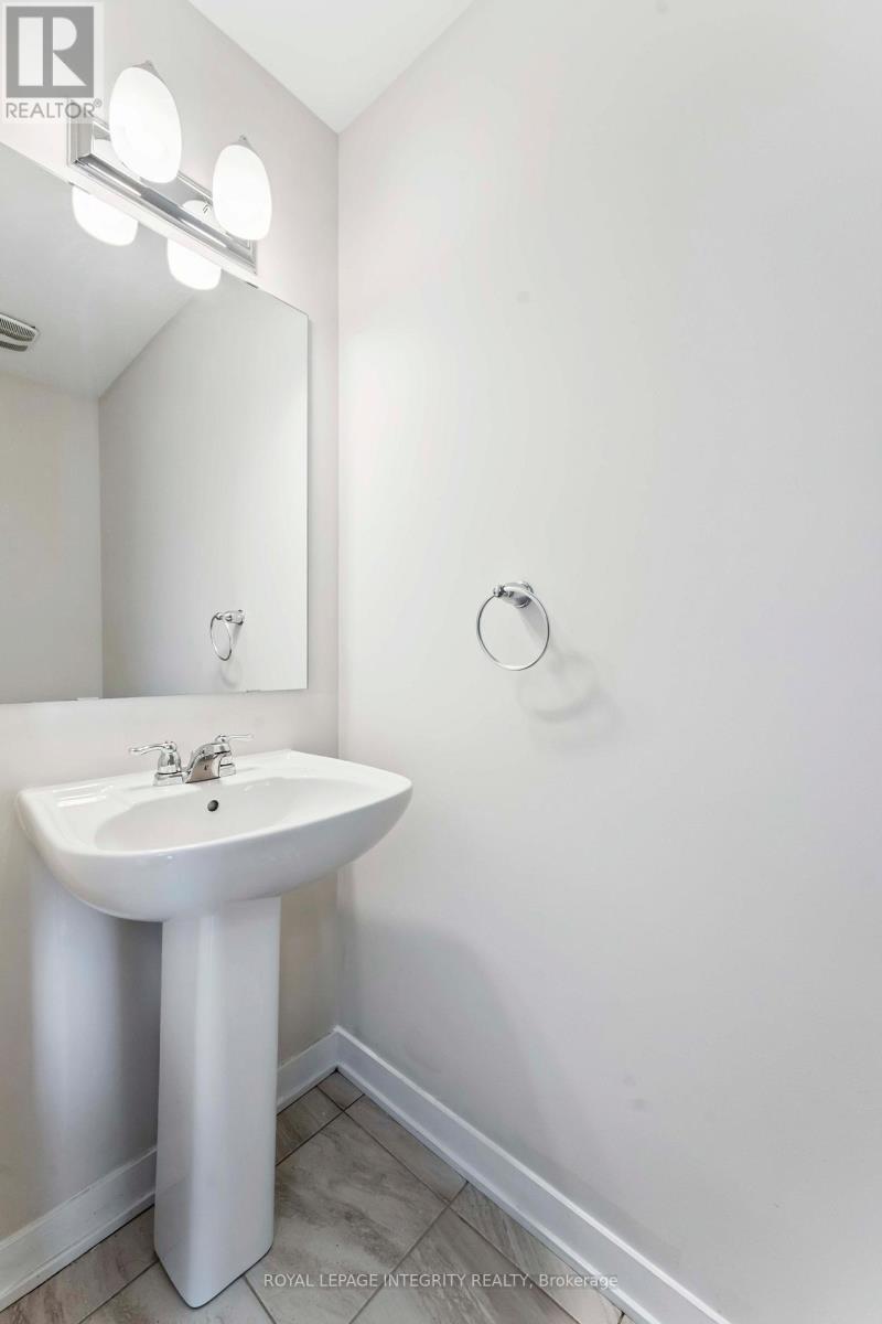 Photo 20 of 227 Ormiston Crescent, Ottawa ON