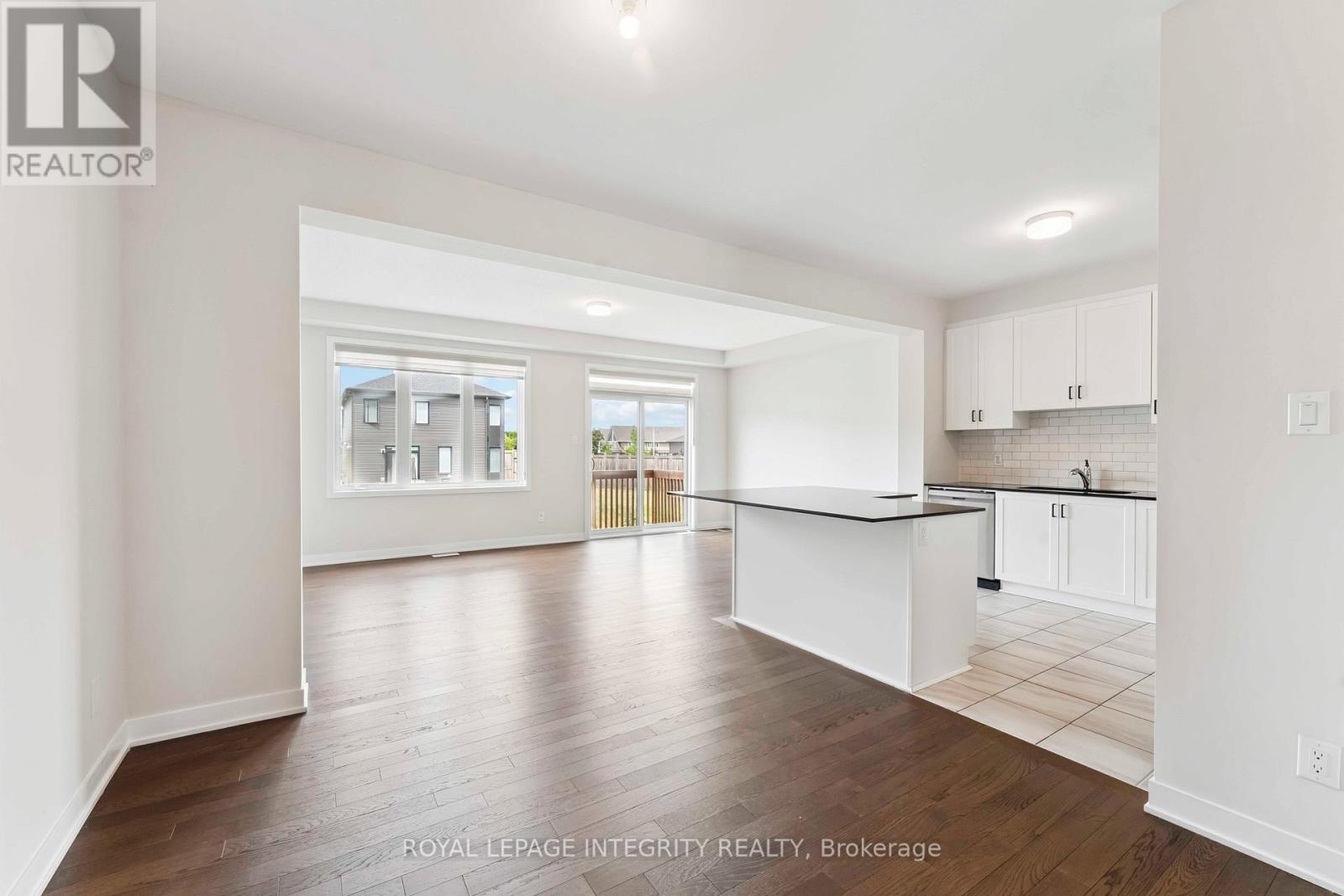 Photo 8 of 227 Ormiston Crescent, Ottawa ON