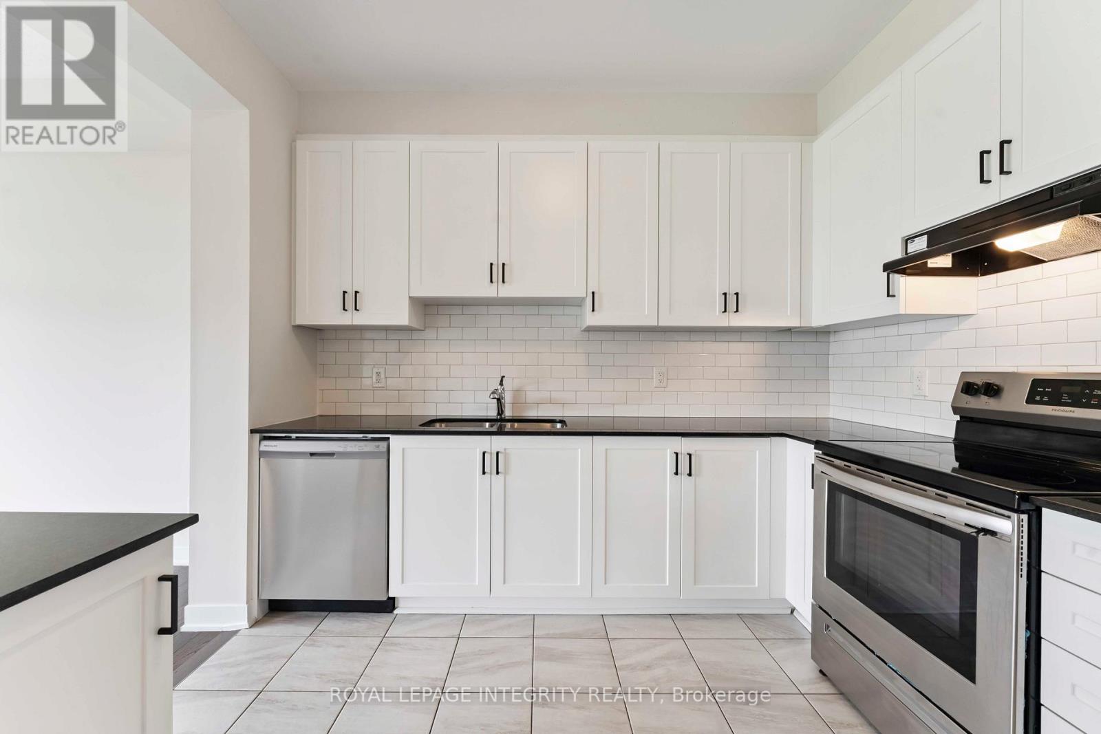 Photo 9 of 227 Ormiston Crescent, Ottawa ON