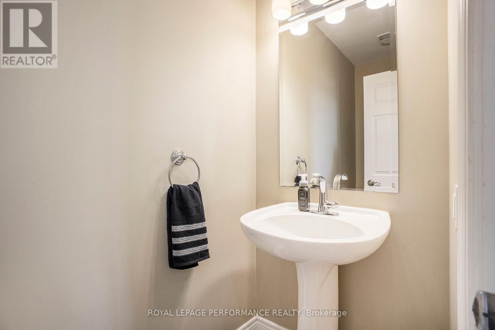 Photo 17 of 450 Frank Cauley Way, Ottawa ON