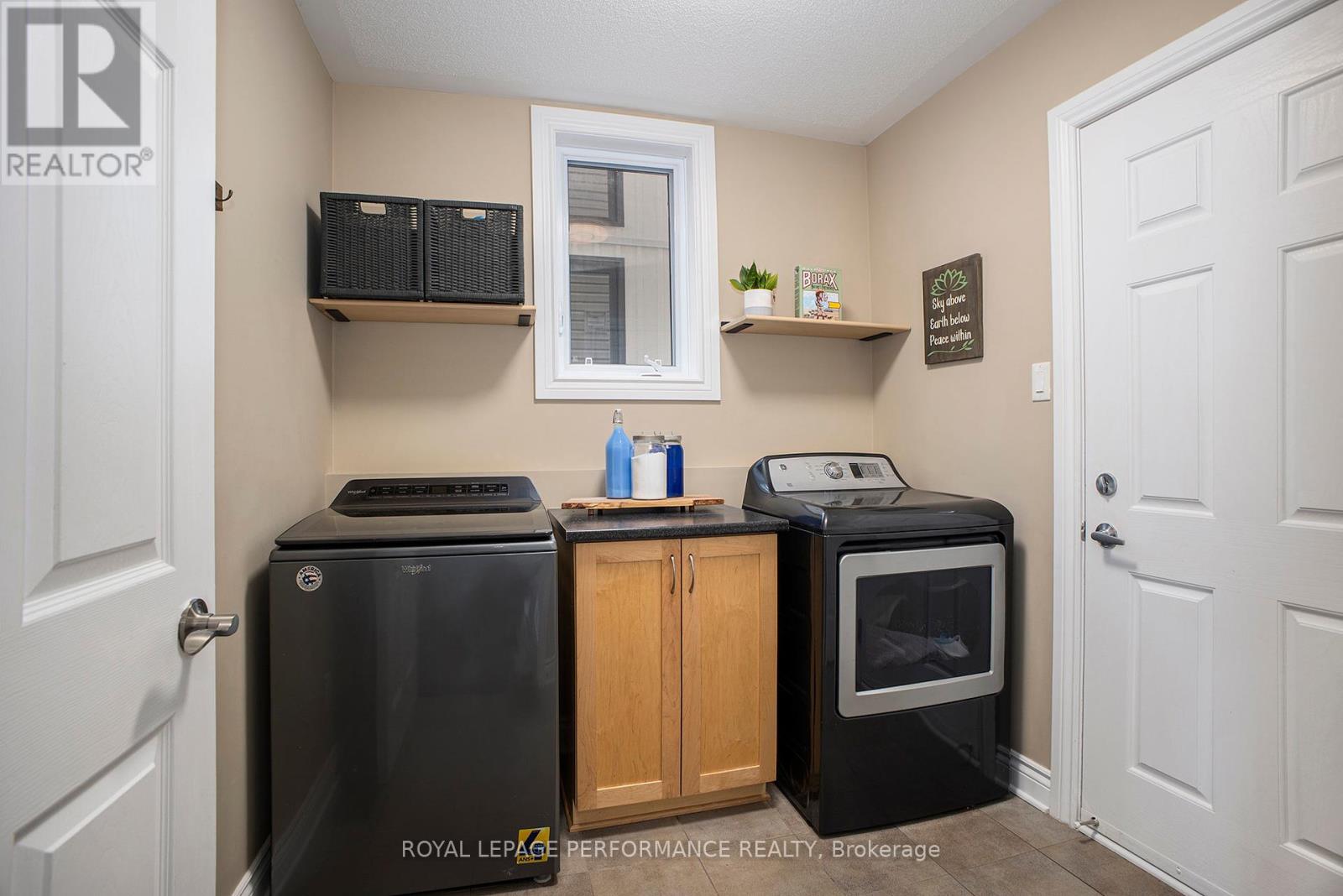 Photo 18 of 450 Frank Cauley Way, Ottawa ON