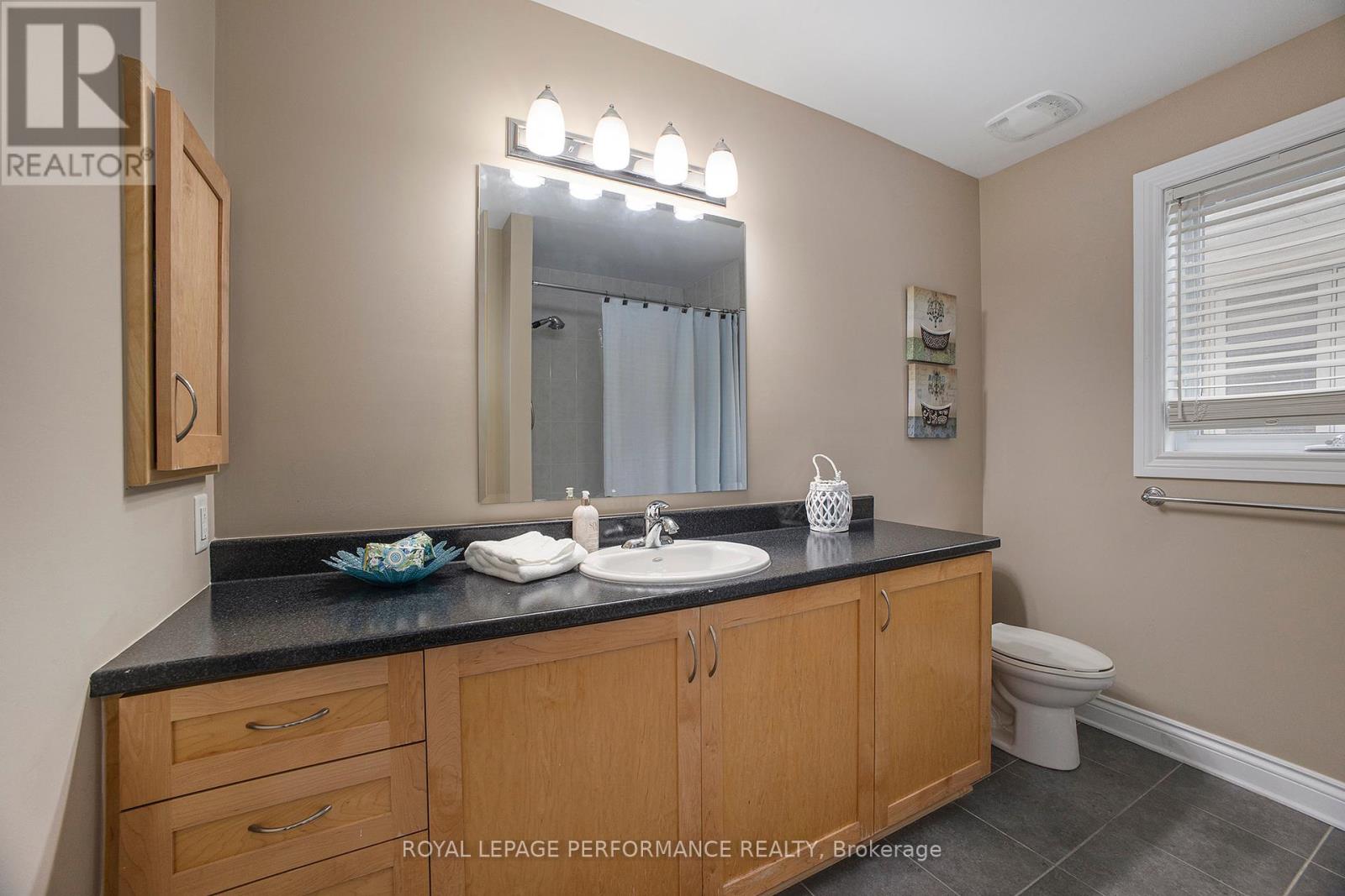 Photo 32 of 450 Frank Cauley Way, Ottawa ON