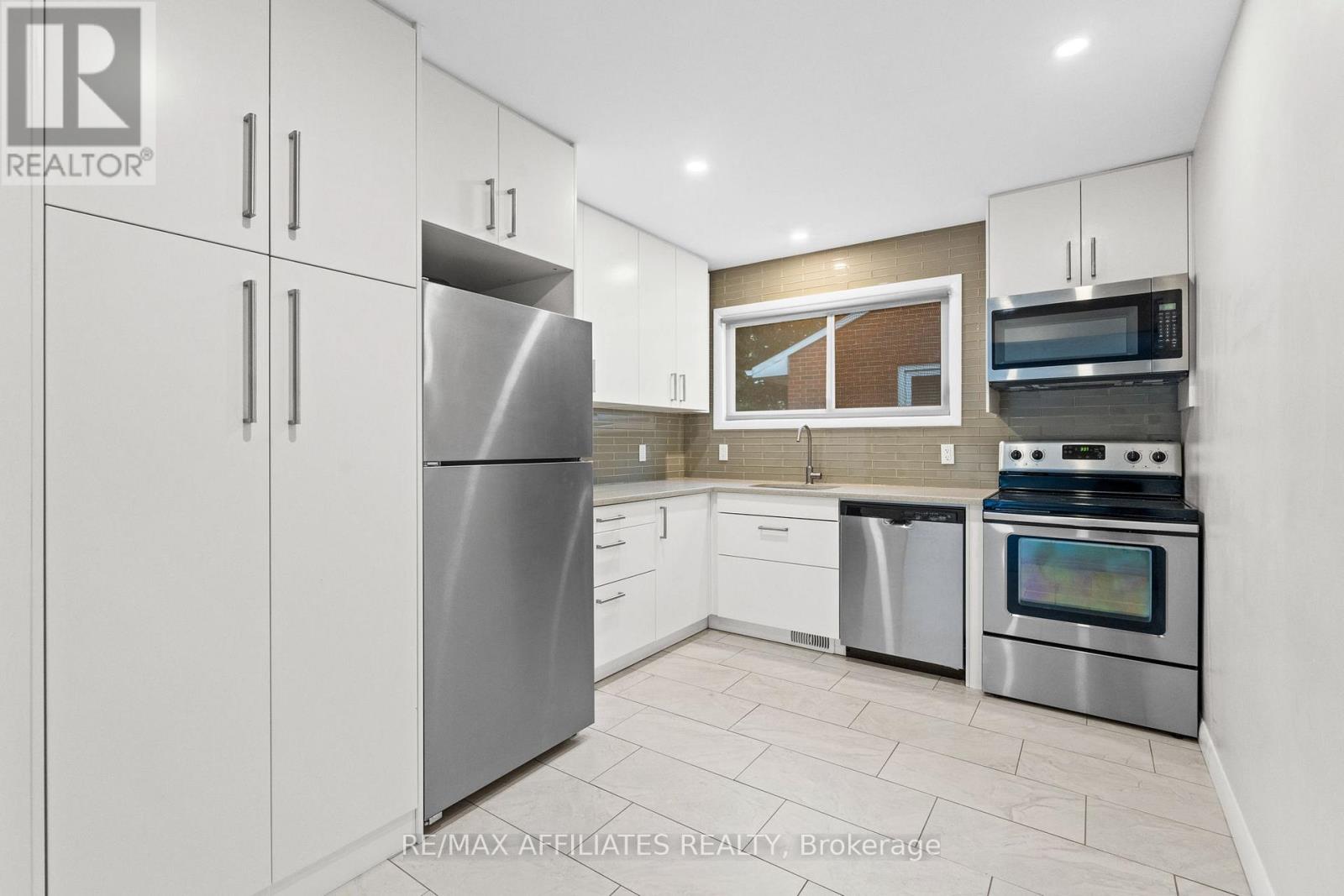 Photo 11 of 1316 Bloomsbury Crescent, Ottawa ON
