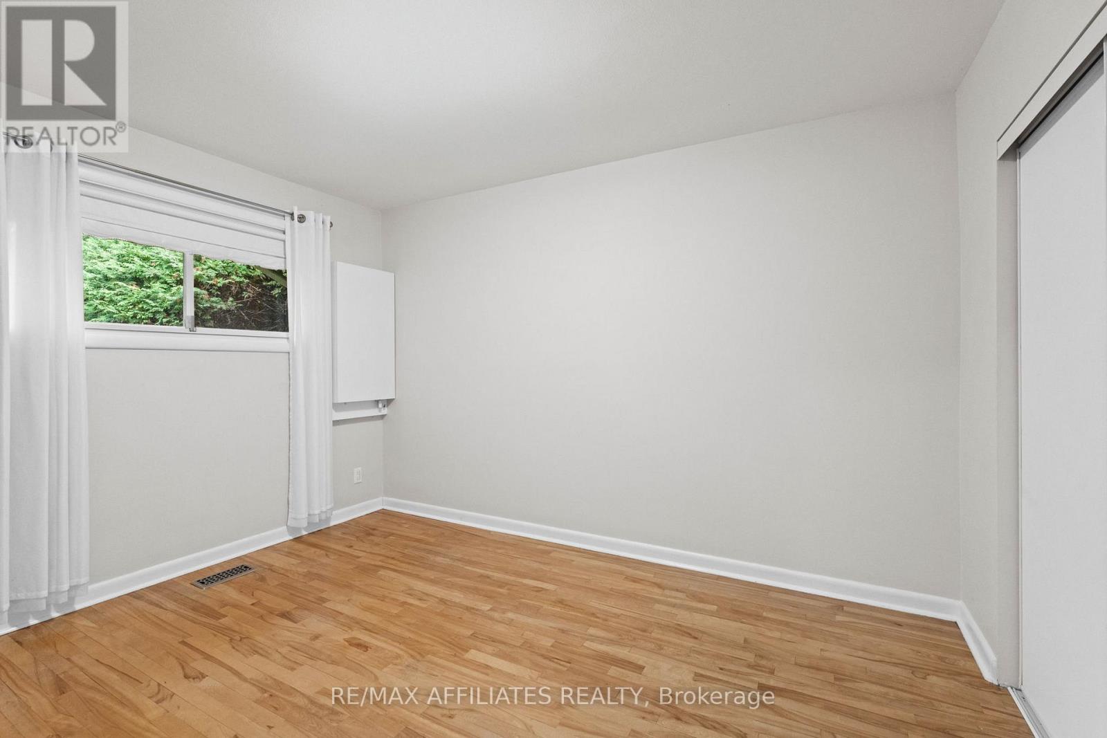 Photo 16 of 1316 Bloomsbury Crescent, Ottawa ON