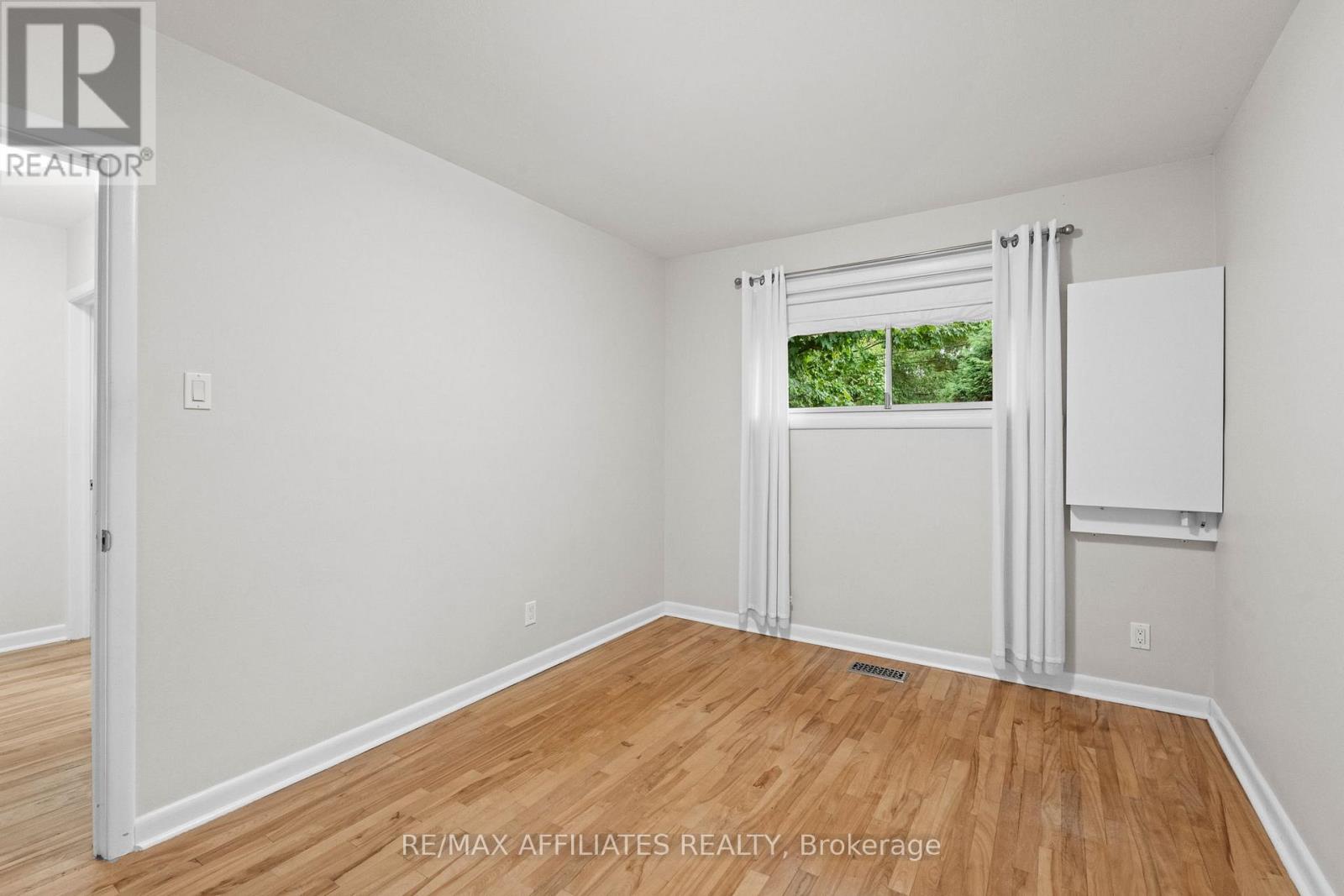Photo 17 of 1316 Bloomsbury Crescent, Ottawa ON