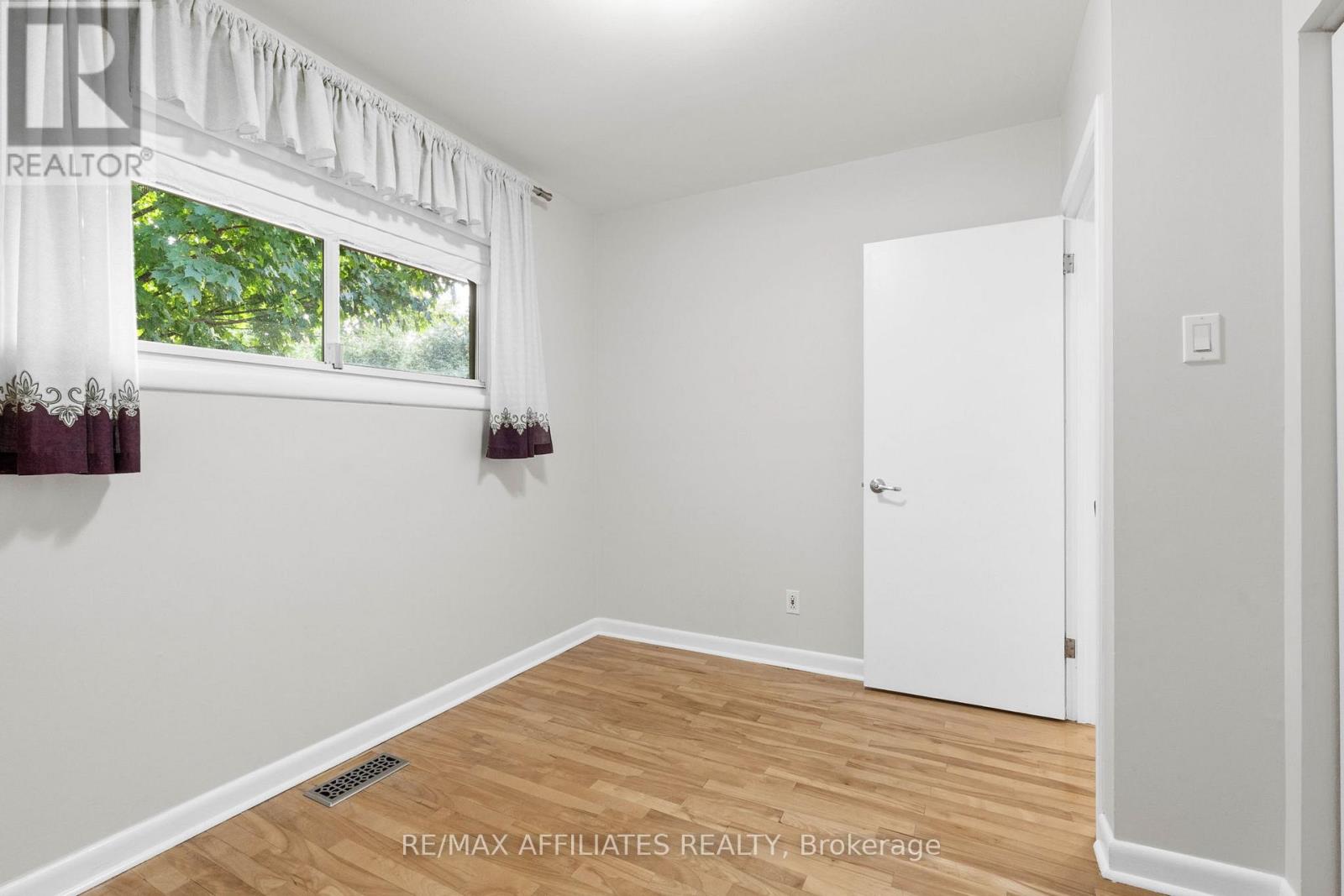 Photo 23 of 1316 Bloomsbury Crescent, Ottawa ON