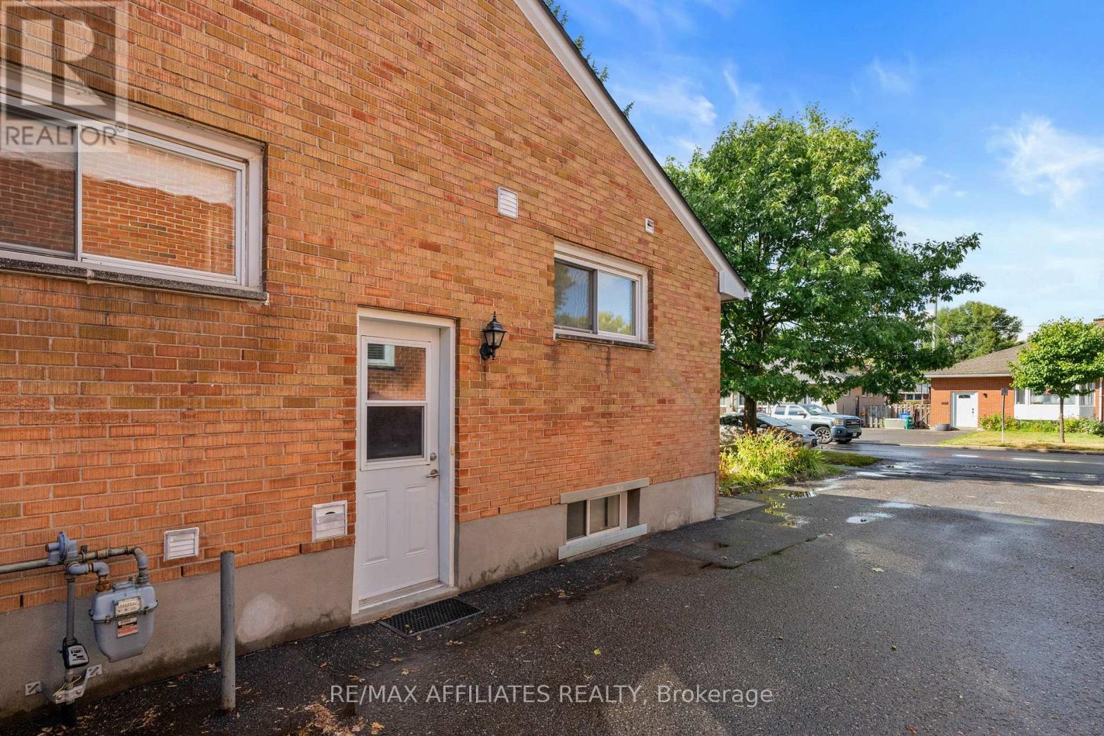 Photo 25 of 1316 Bloomsbury Crescent, Ottawa ON