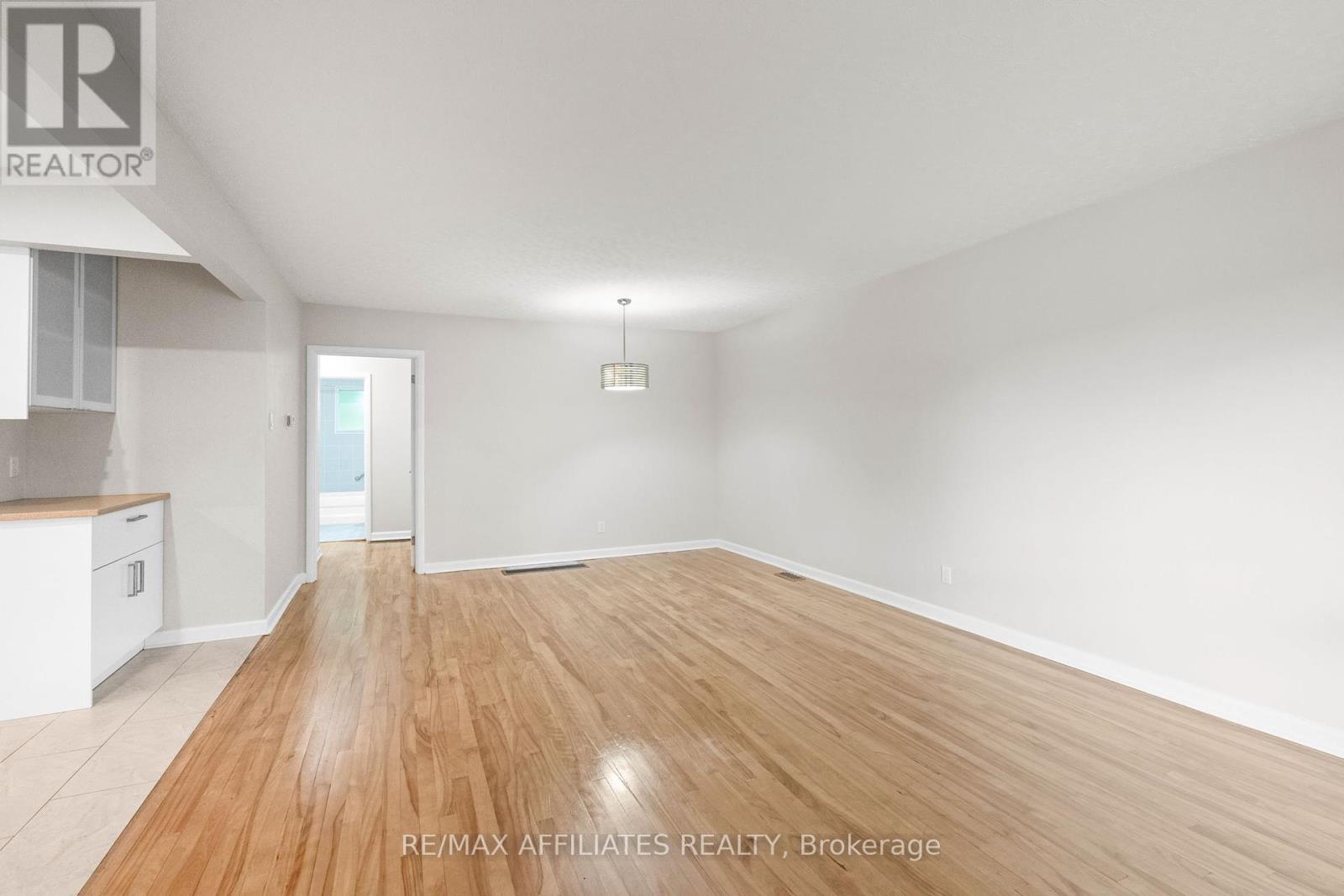 Photo 6 of 1316 Bloomsbury Crescent, Ottawa ON