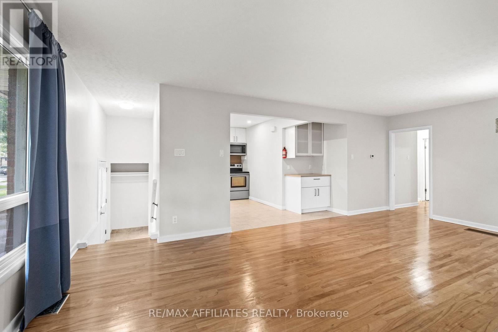 Photo 7 of 1316 Bloomsbury Crescent, Ottawa ON