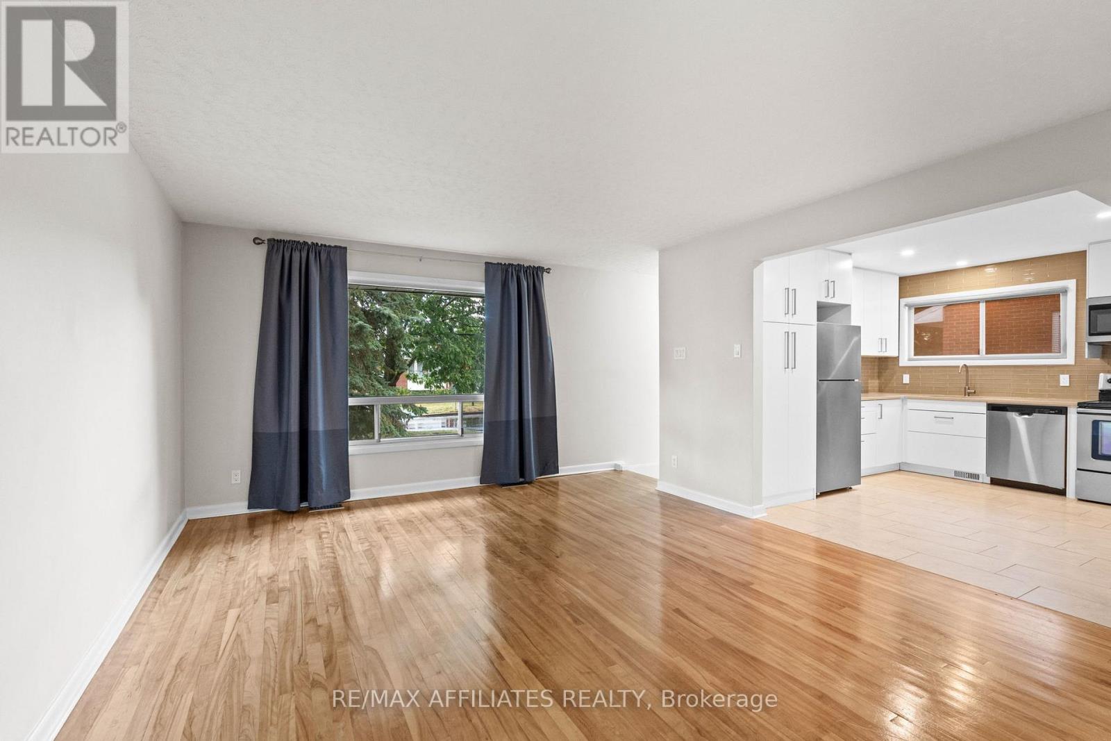 Photo 8 of 1316 Bloomsbury Crescent, Ottawa ON