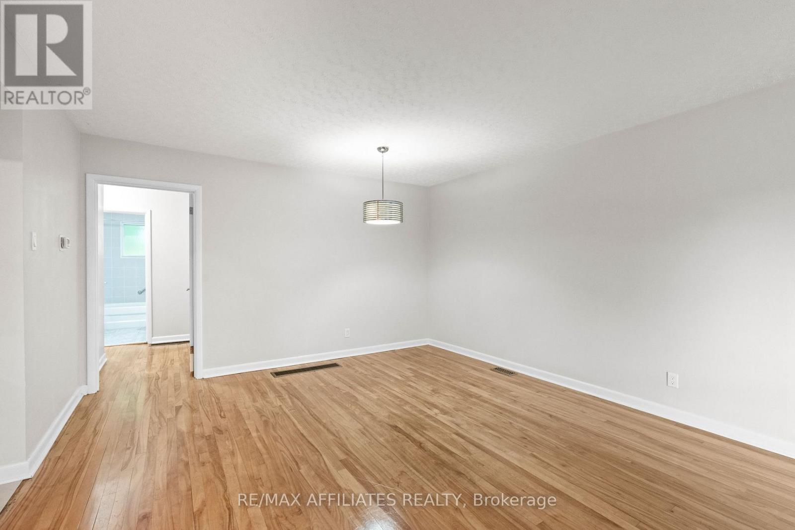 Photo 9 of 1316 Bloomsbury Crescent, Ottawa ON