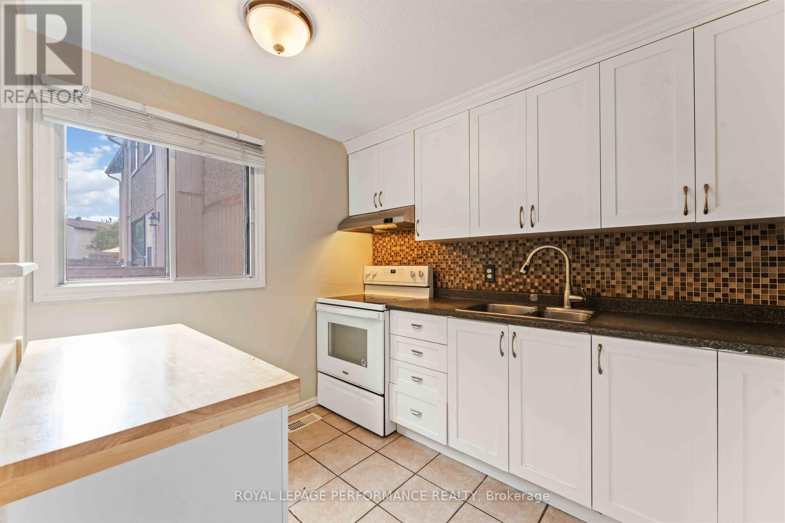 Photo 9 of 28 1439 Bethamy Lane, Ottawa ON