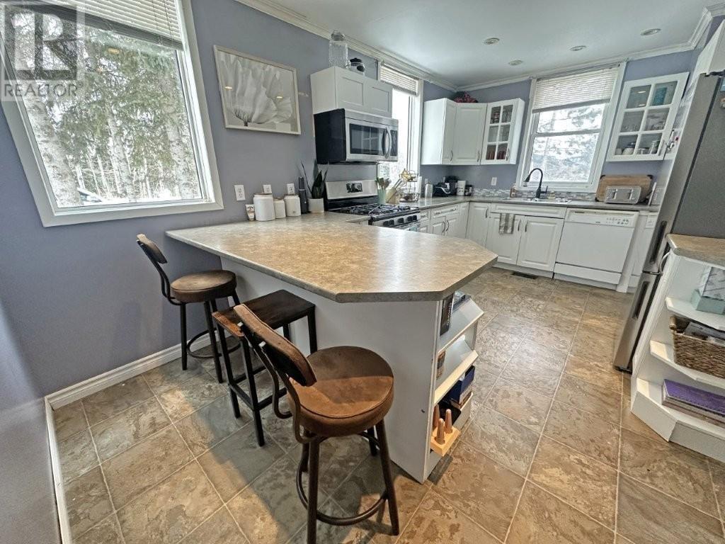 Photo 18 of 4 Riverview St, Nipigon ON
