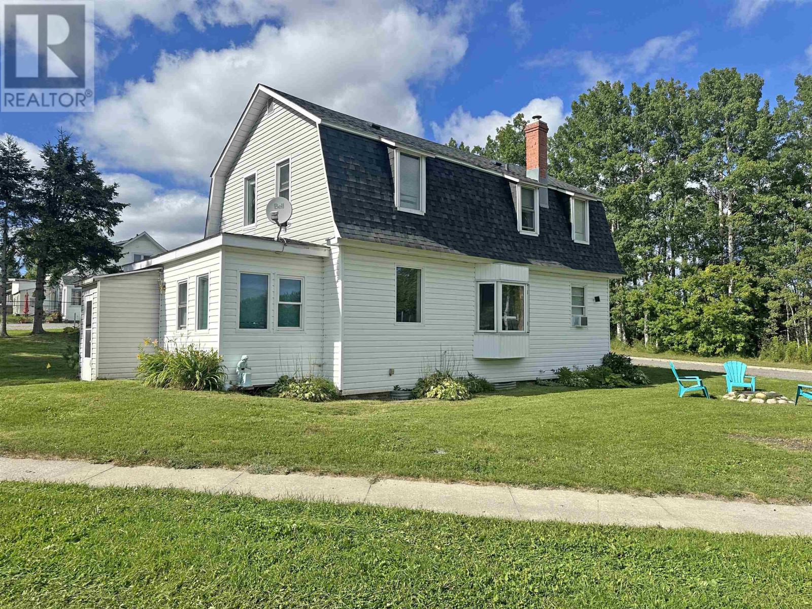 Photo 5 of 4 Riverview St, Nipigon ON