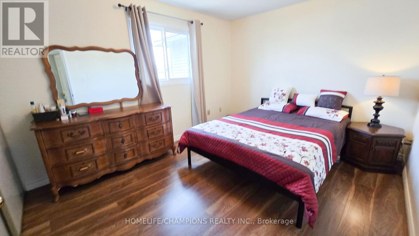 Photo 32 of 164 Wright Crescent, Ajax ON