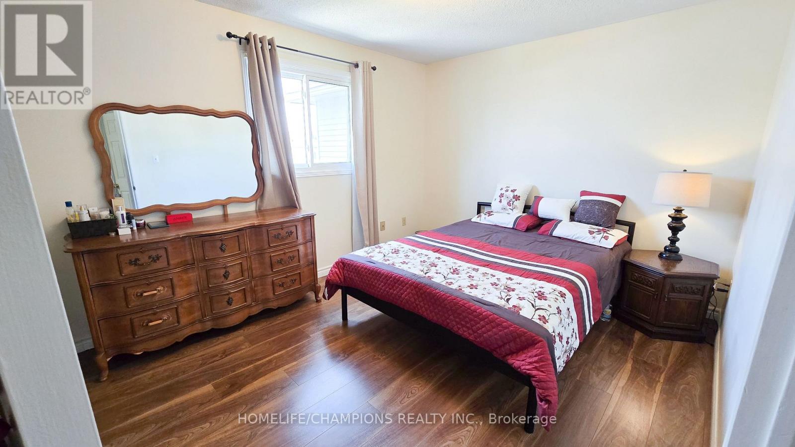 Photo 33 of 164 Wright Crescent, Ajax ON
