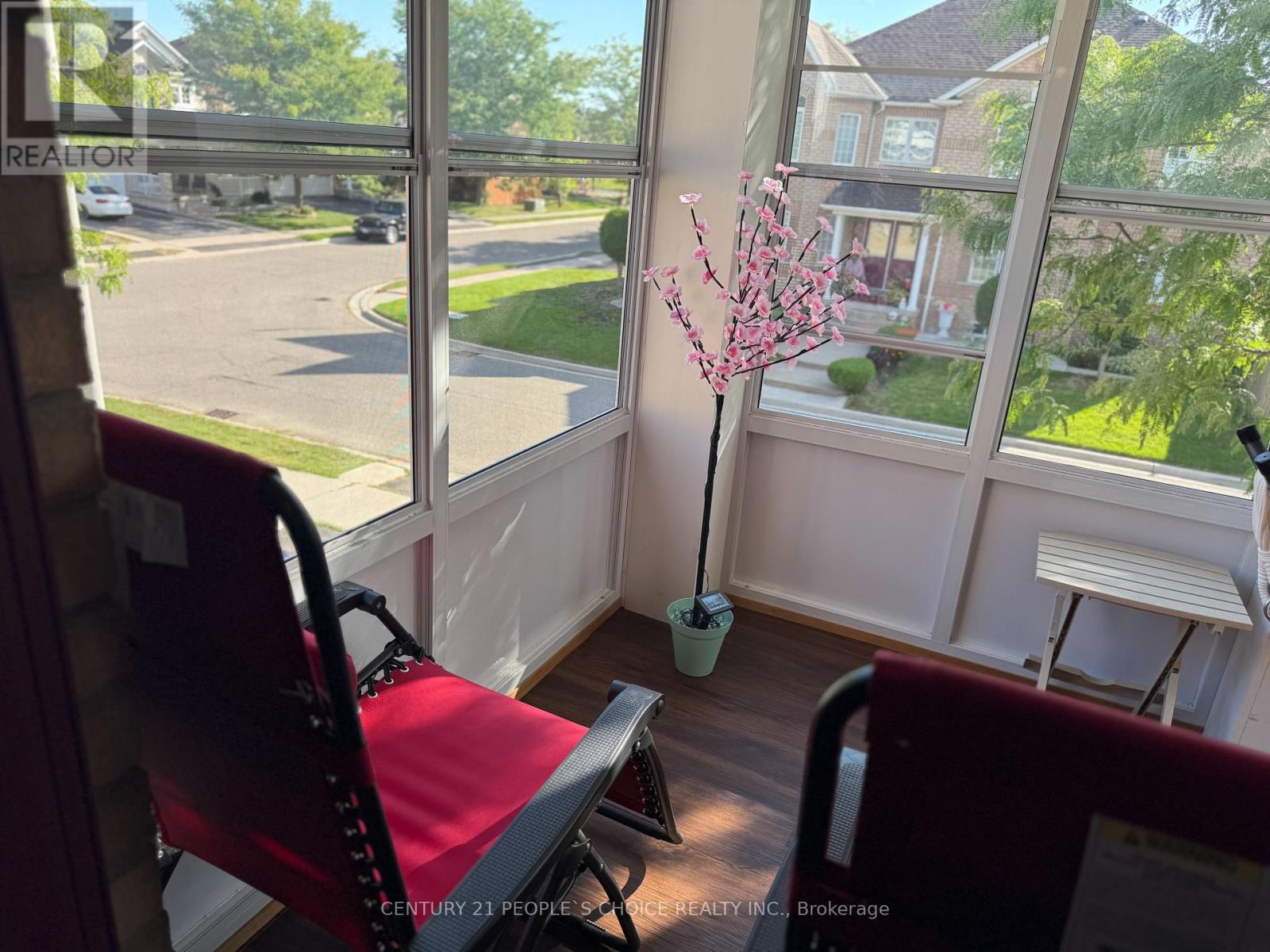 Photo 30 of 124 Heartleaf Crescent, Brampton ON