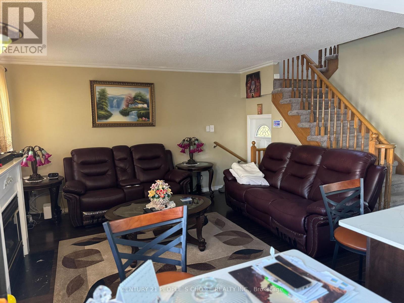 Photo 14 of 124 Heartleaf Crescent, Brampton ON