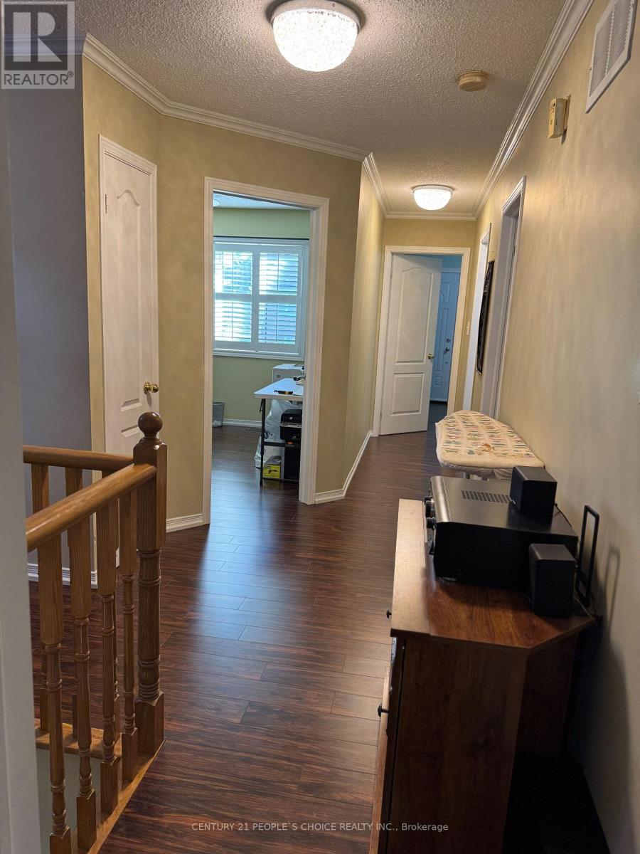 Photo 22 of 124 Heartleaf Crescent, Brampton ON