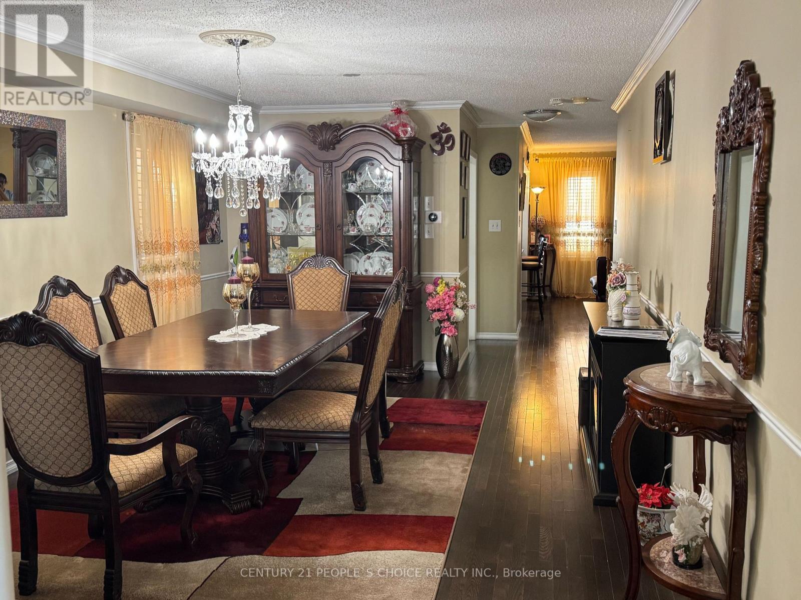 Photo 7 of 124 Heartleaf Crescent, Brampton ON
