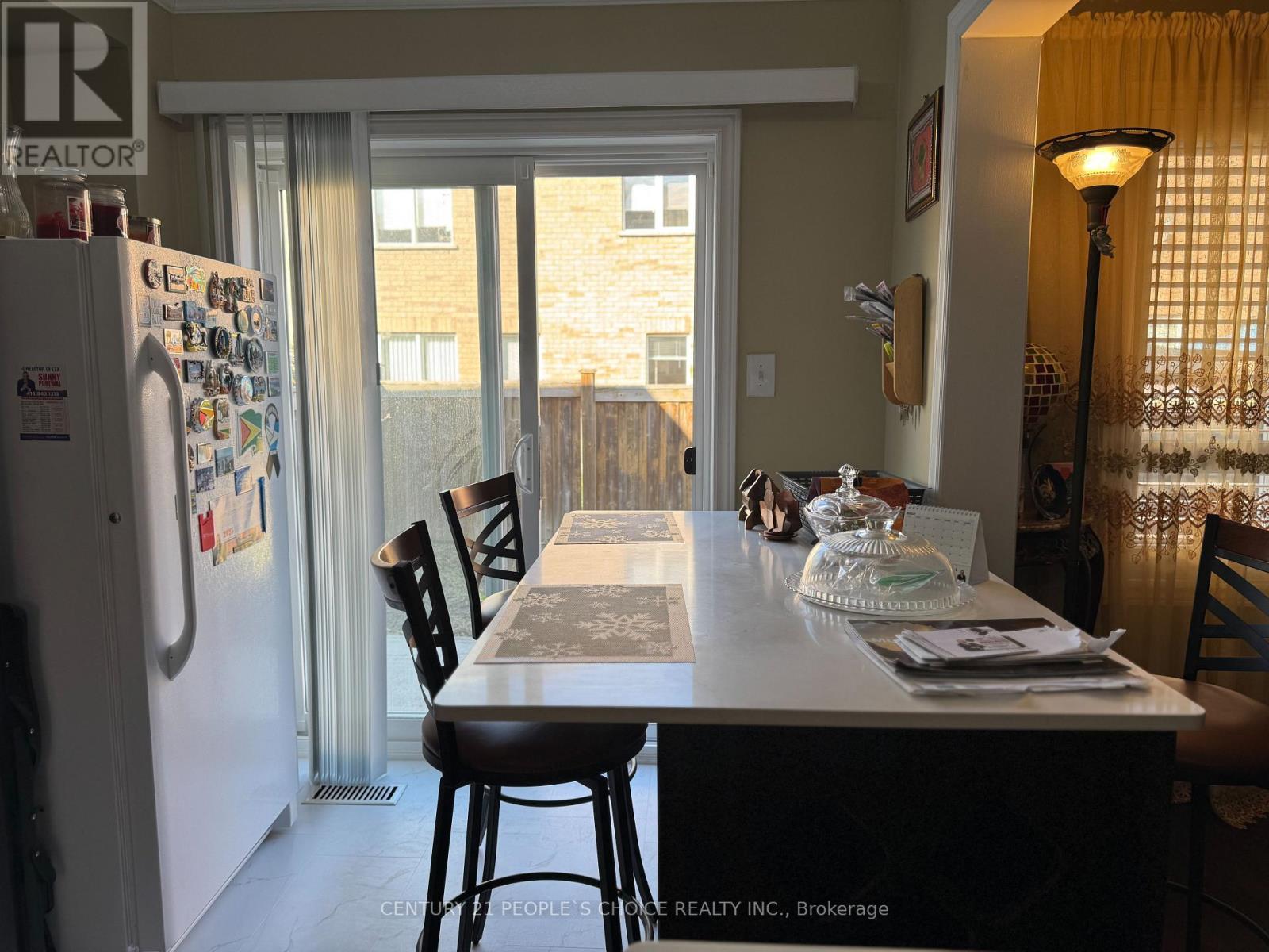Photo 37 of 124 Heartleaf Crescent, Brampton ON