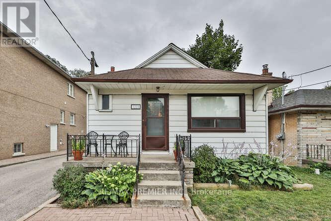 Photo 9 of 1223 Glencairn Avenue, Toronto ON