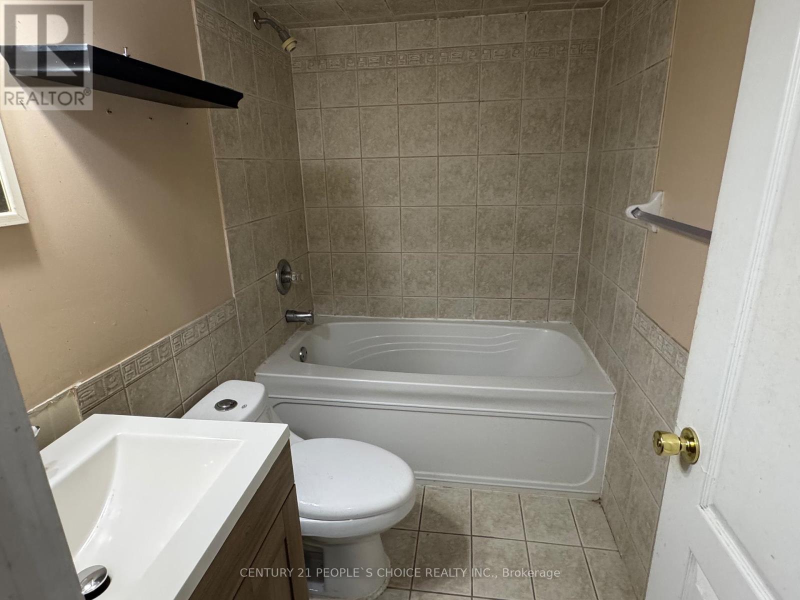 Photo 45 of 124 Heartleaf Crescent, Brampton ON