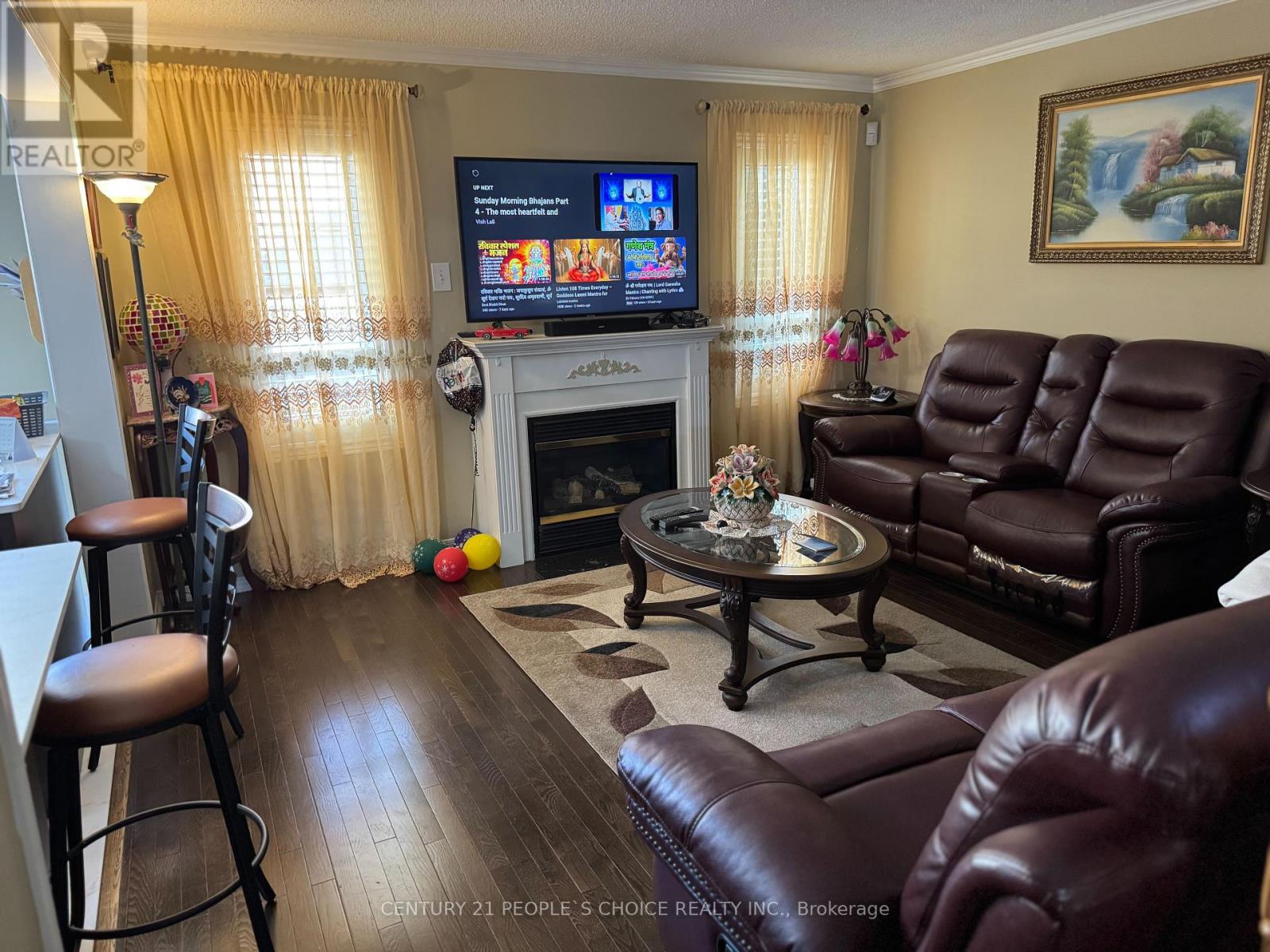 Photo 12 of 124 Heartleaf Crescent, Brampton ON