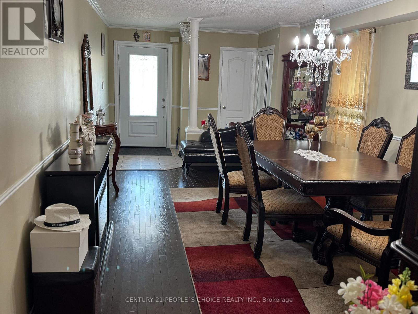 Photo 5 of 124 Heartleaf Crescent, Brampton ON
