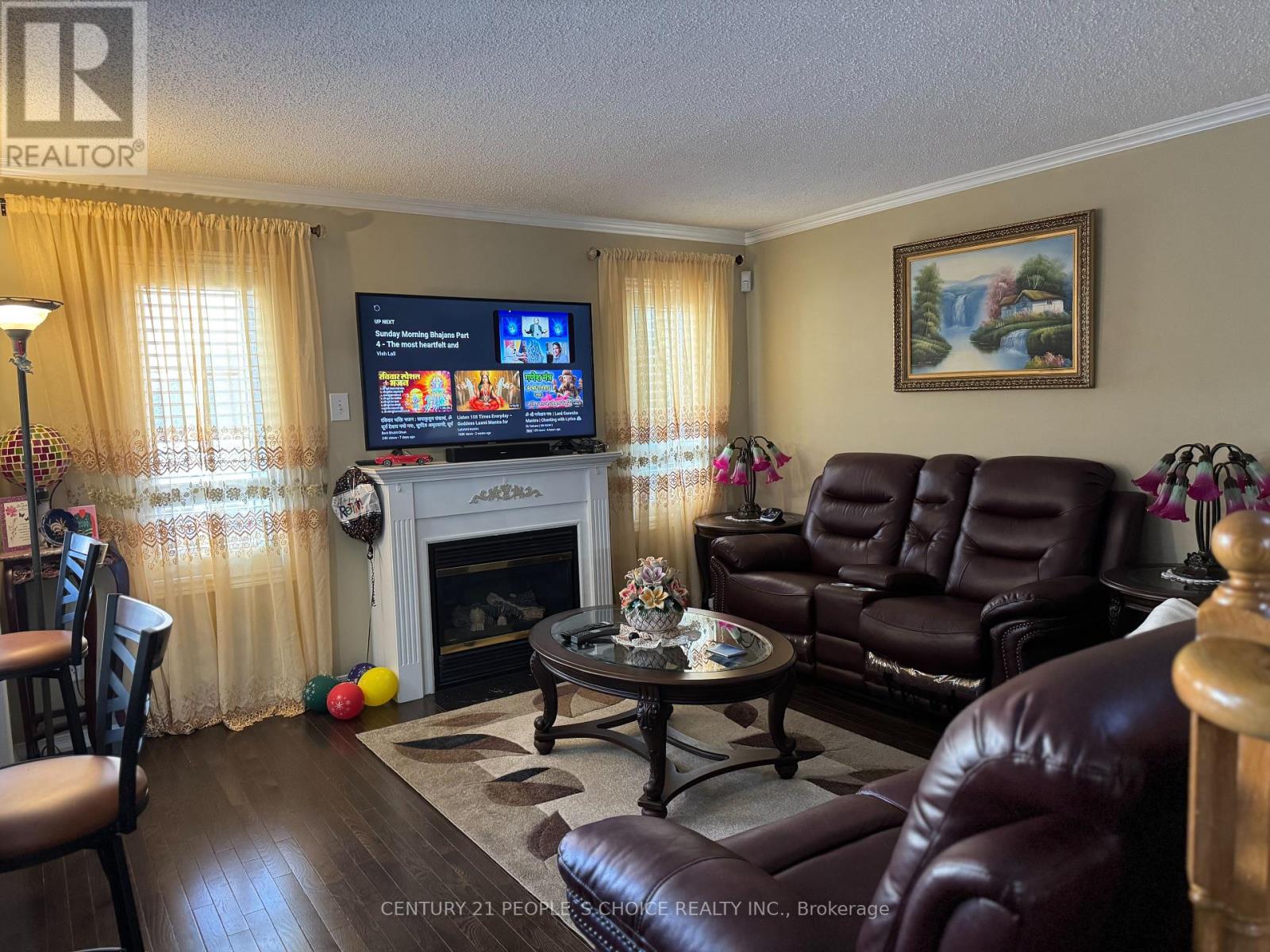 Photo 13 of 124 Heartleaf Crescent, Brampton ON