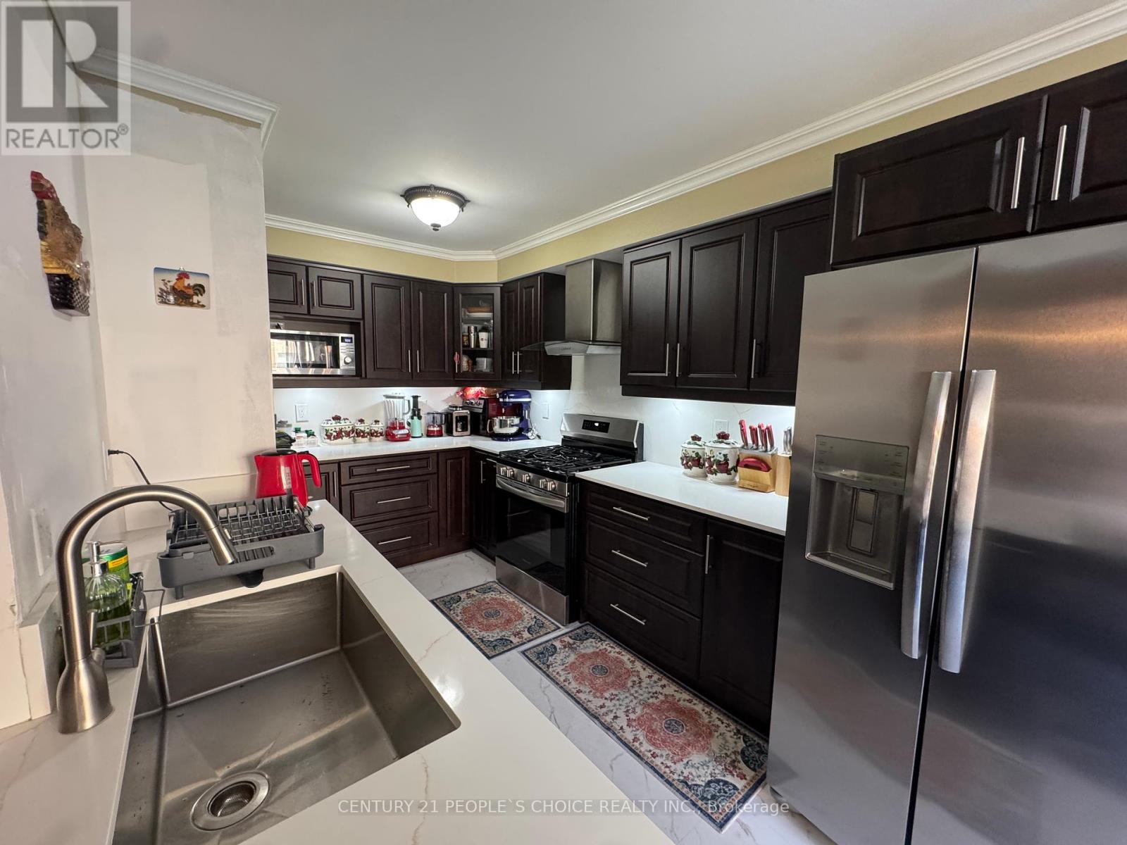 Photo 33 of 124 Heartleaf Crescent, Brampton ON