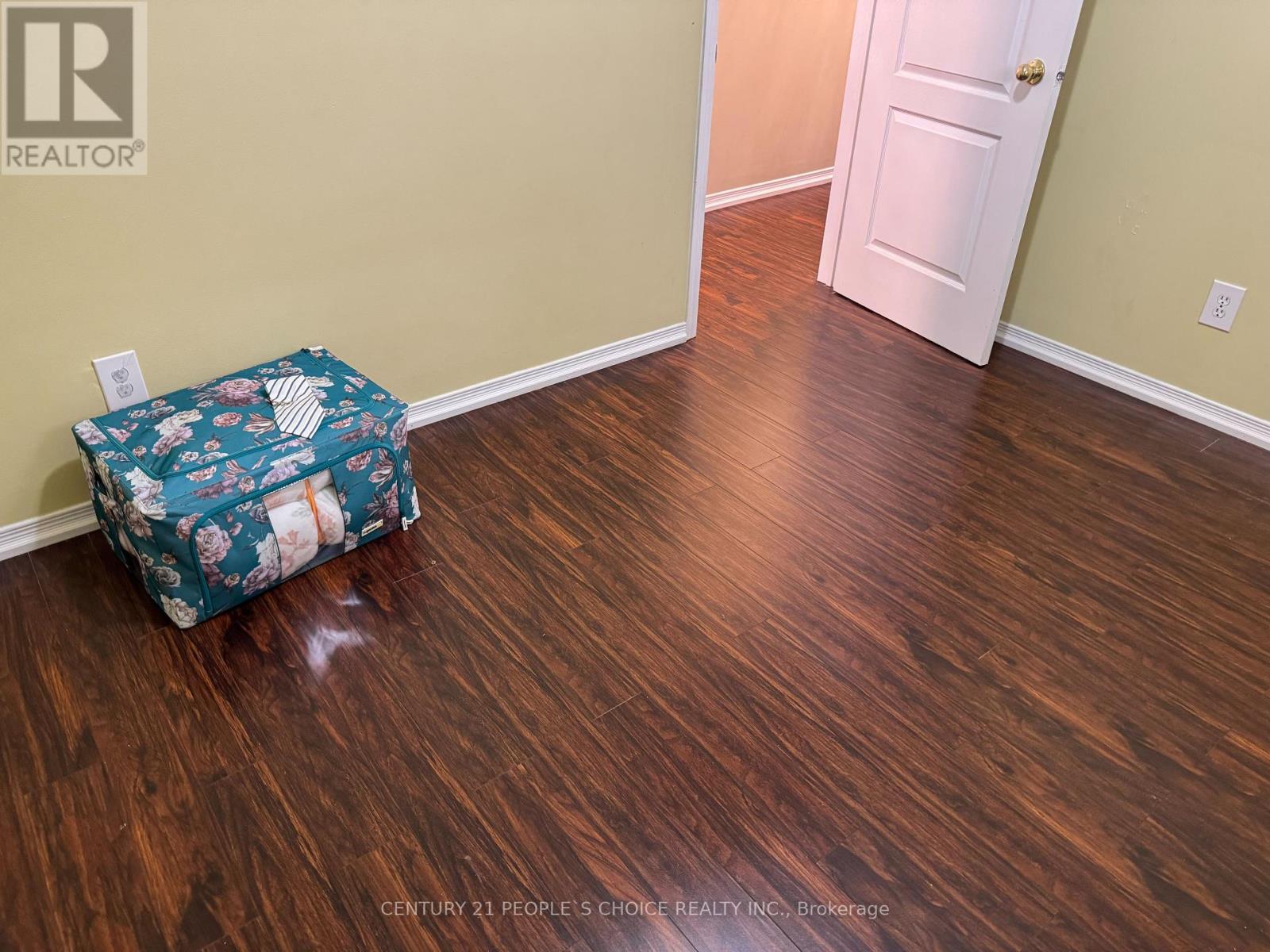 Photo 25 of 124 Heartleaf Crescent, Brampton ON