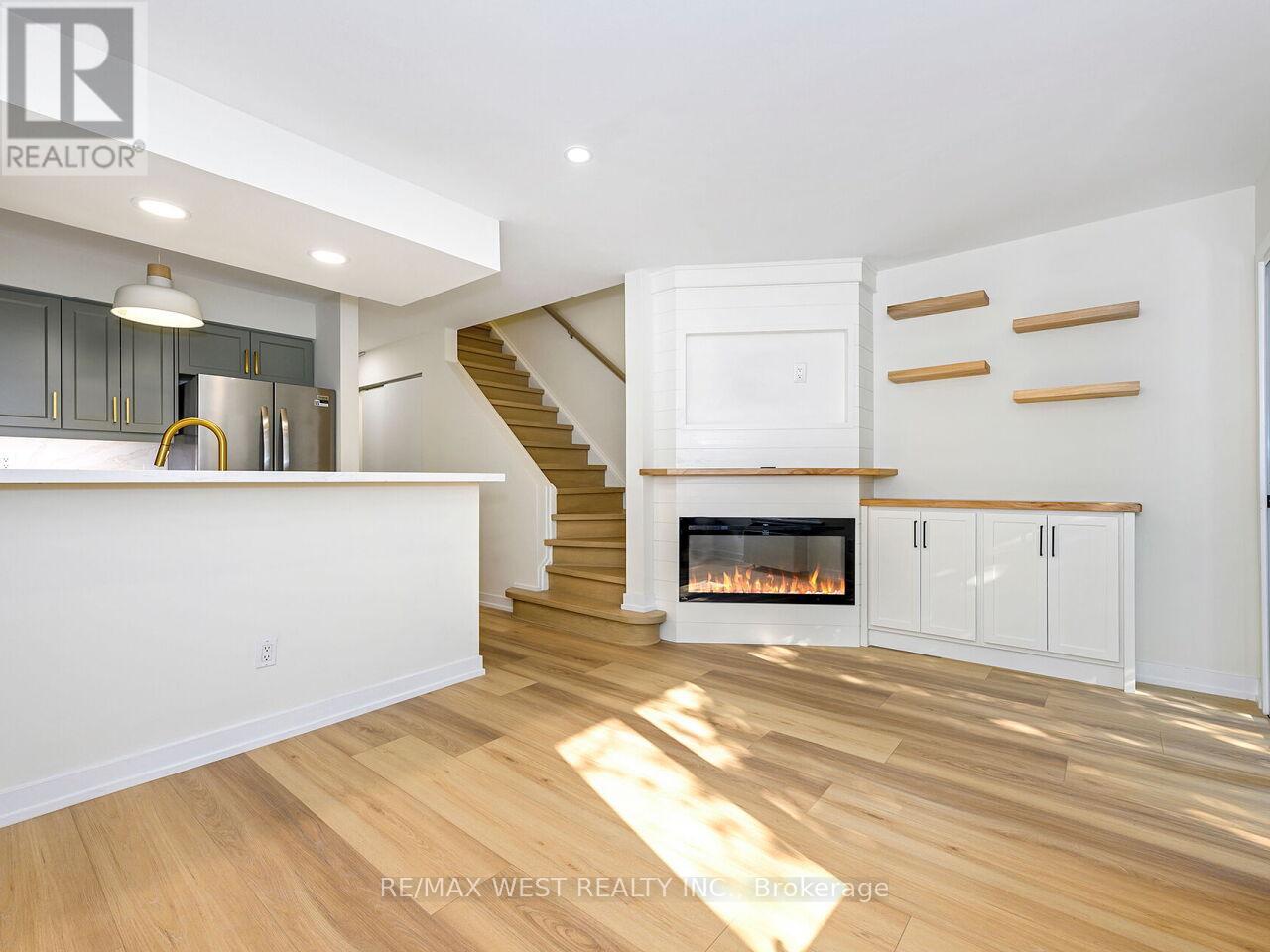 Photo 5 of 12 B 801 King Street W, Toronto ON