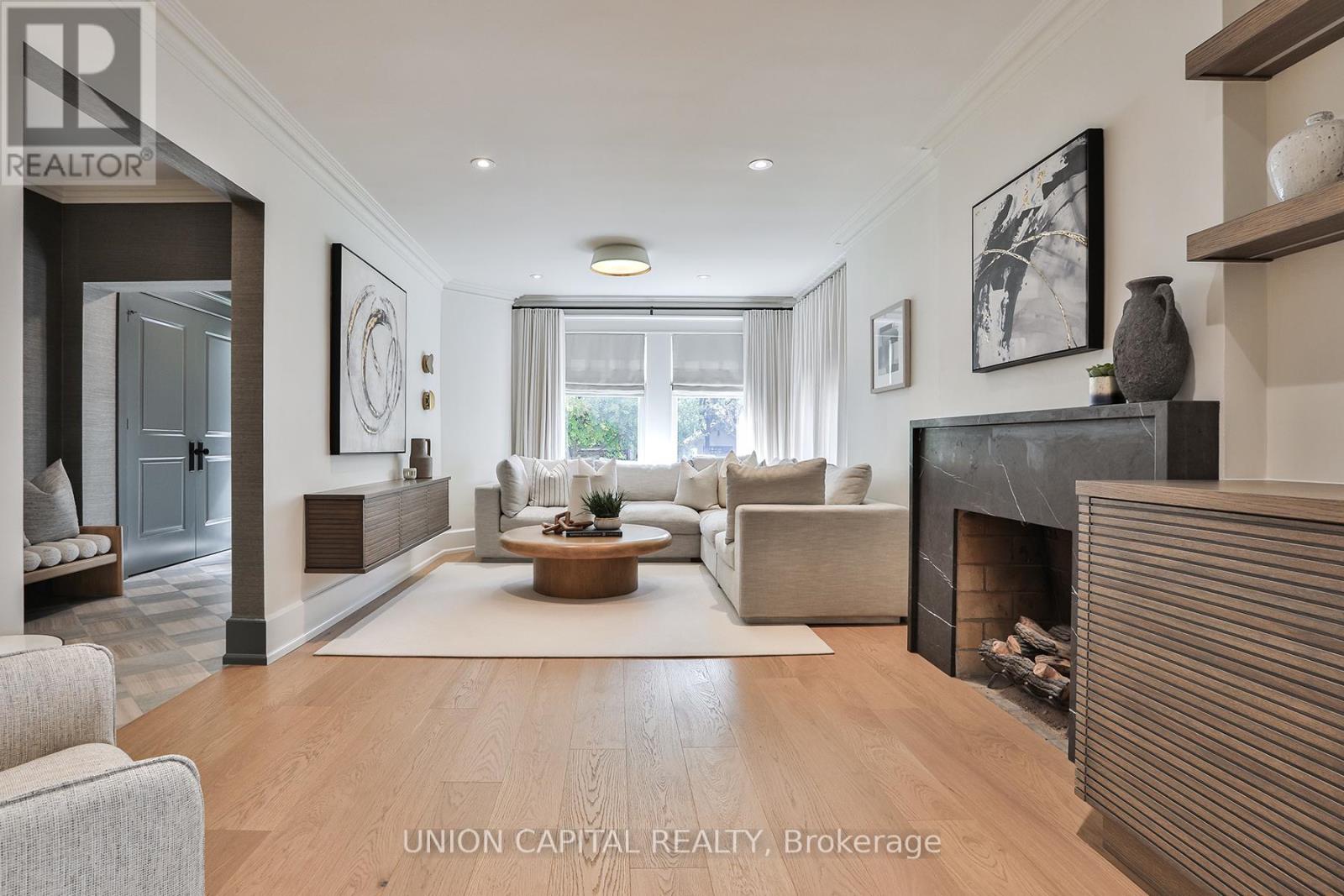 Photo 5 of 16 Lytton Boulevard, Toronto ON