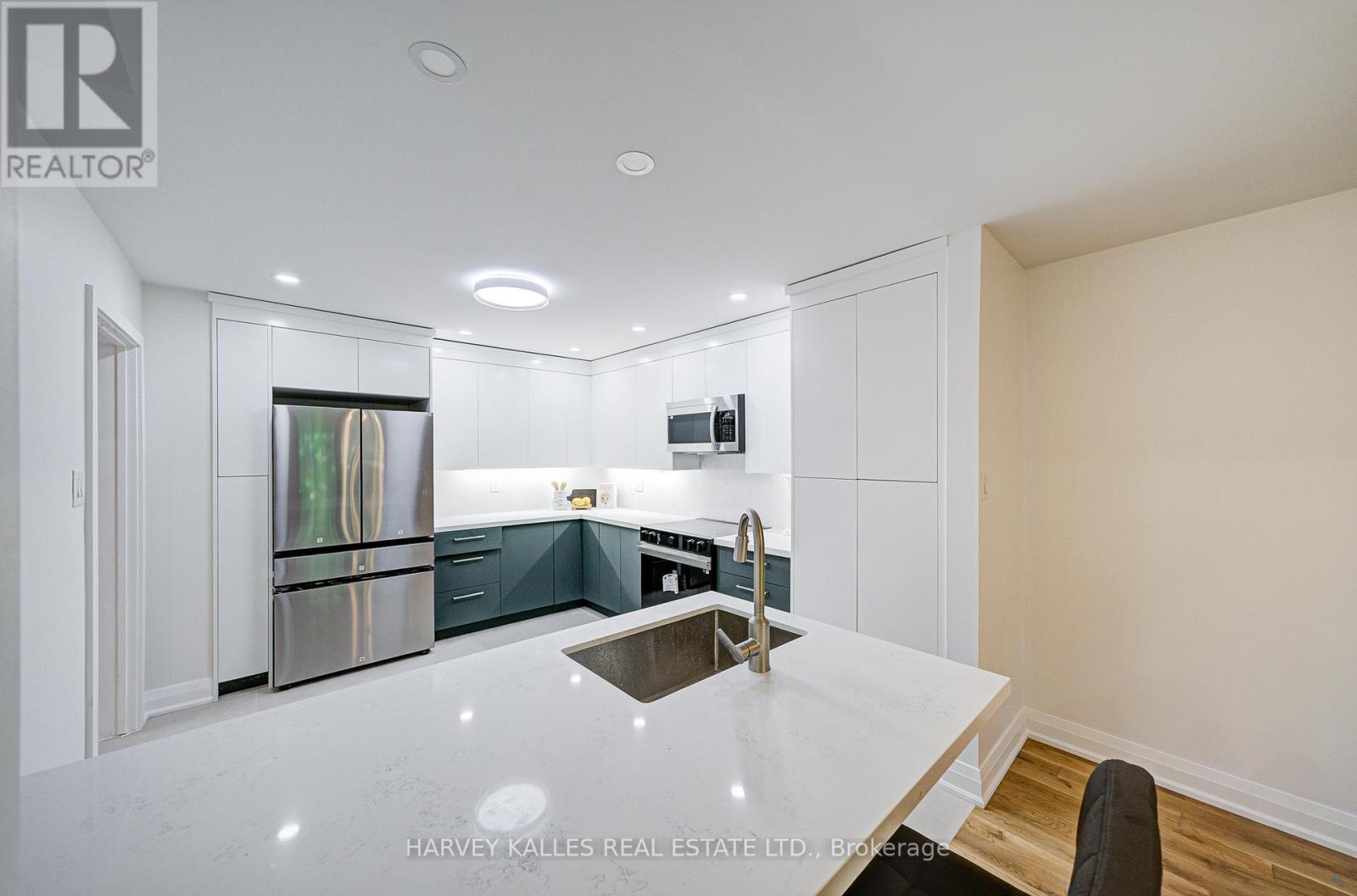 Photo 12 of 42 Crimson Mill Way, Toronto ON