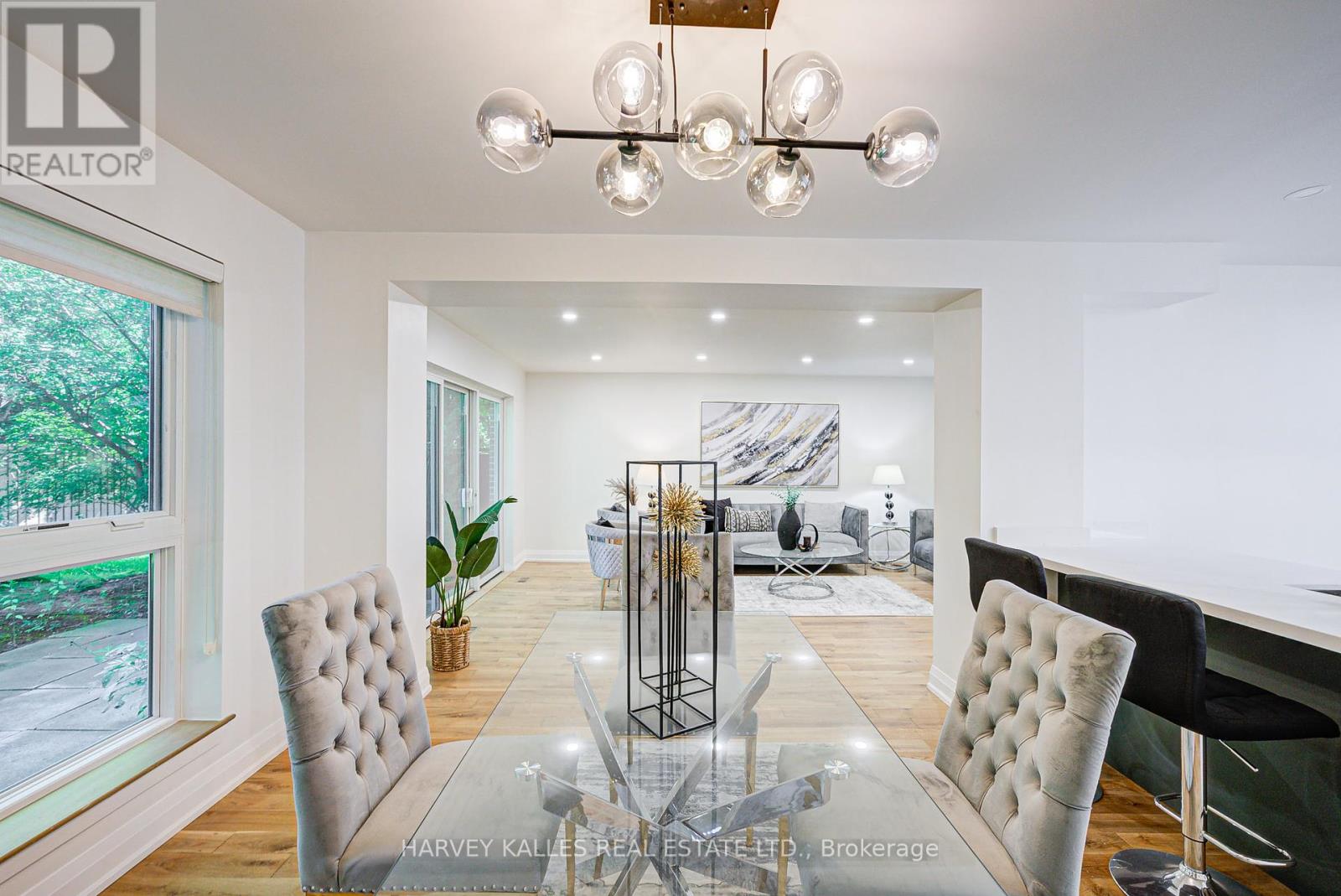 Photo 14 of 42 Crimson Mill Way, Toronto ON