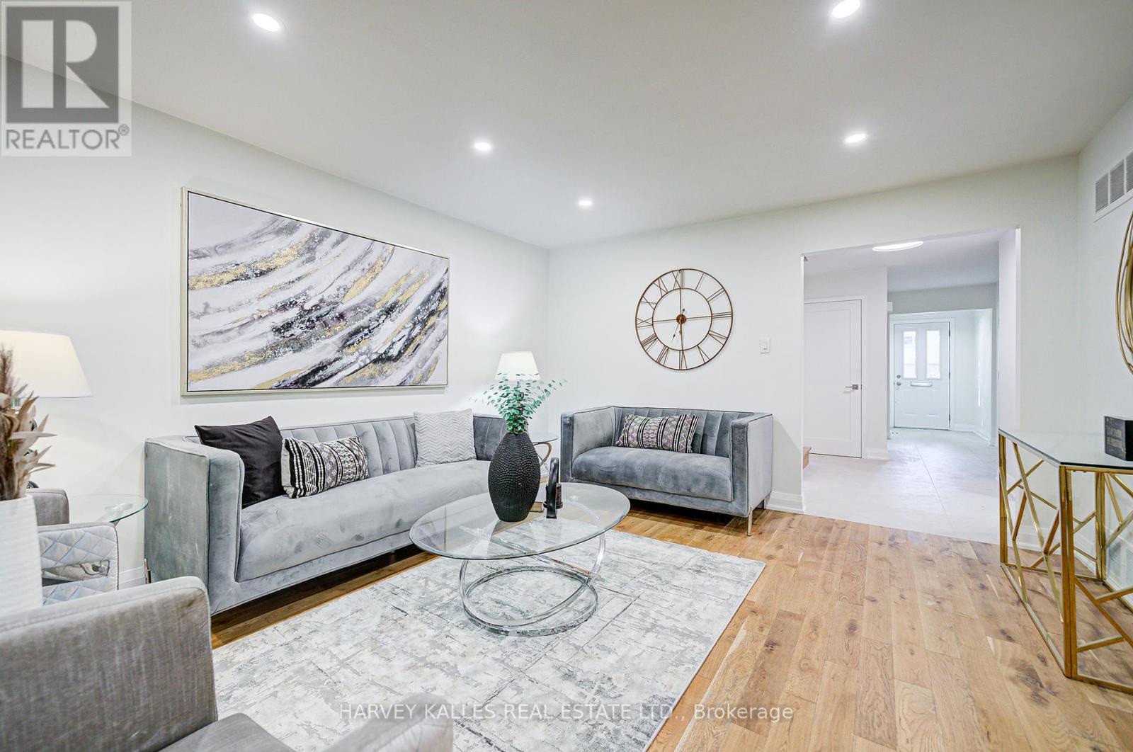 Photo 16 of 42 Crimson Mill Way, Toronto ON