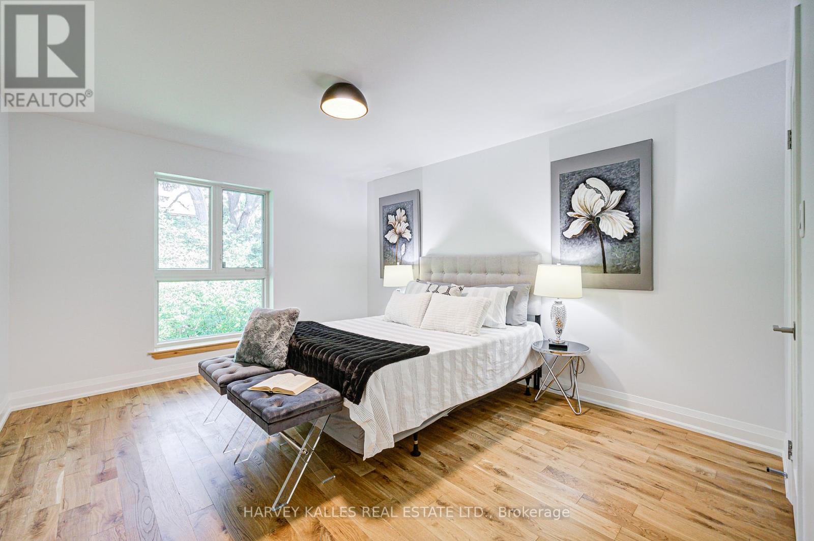 Photo 19 of 42 Crimson Mill Way, Toronto ON