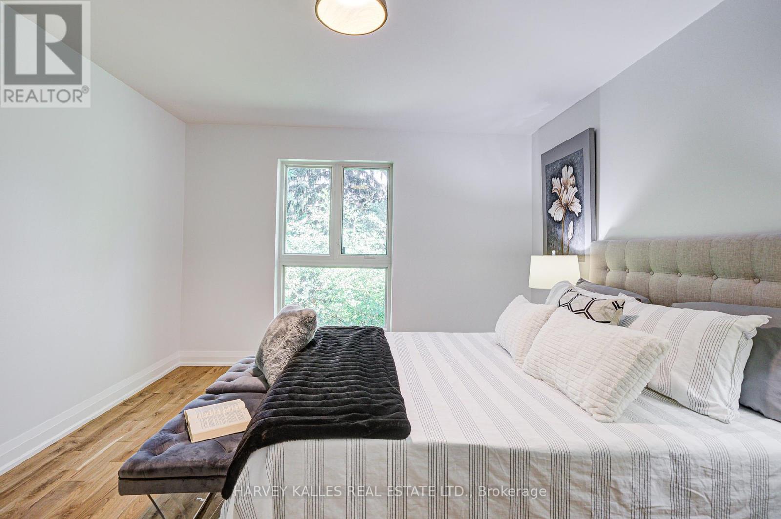 Photo 20 of 42 Crimson Mill Way, Toronto ON