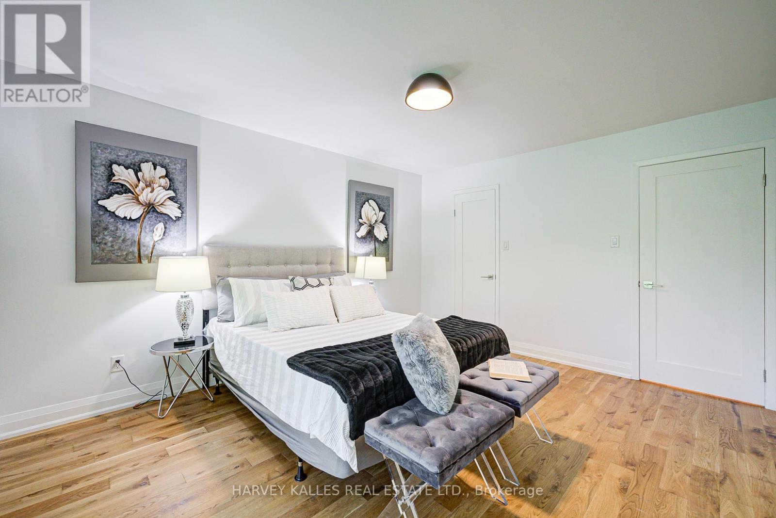 Photo 21 of 42 Crimson Mill Way, Toronto ON