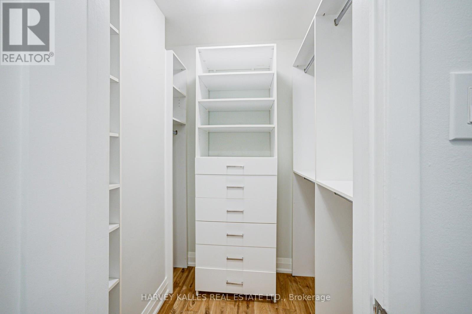 Photo 26 of 42 Crimson Mill Way, Toronto ON