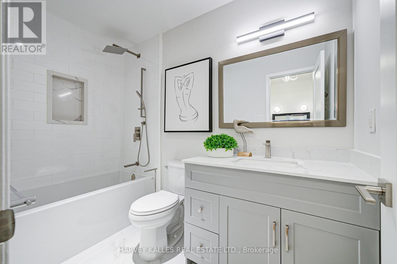 Photo 27 of 42 Crimson Mill Way, Toronto ON