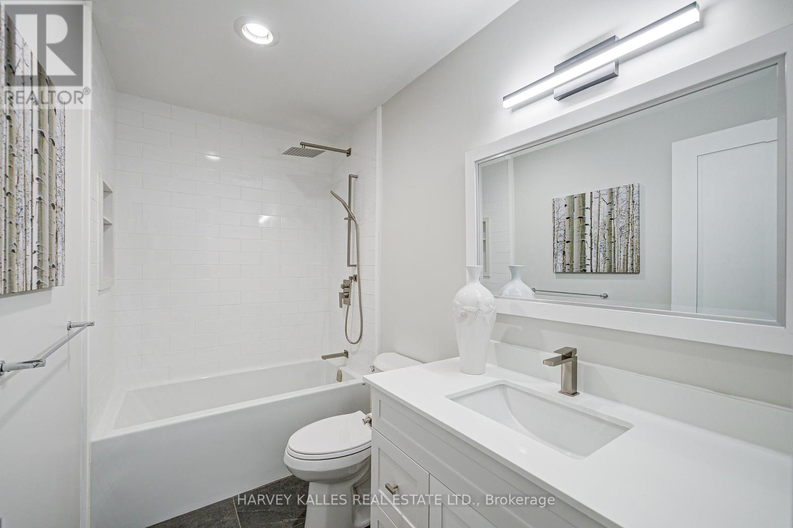 Photo 28 of 42 Crimson Mill Way, Toronto ON