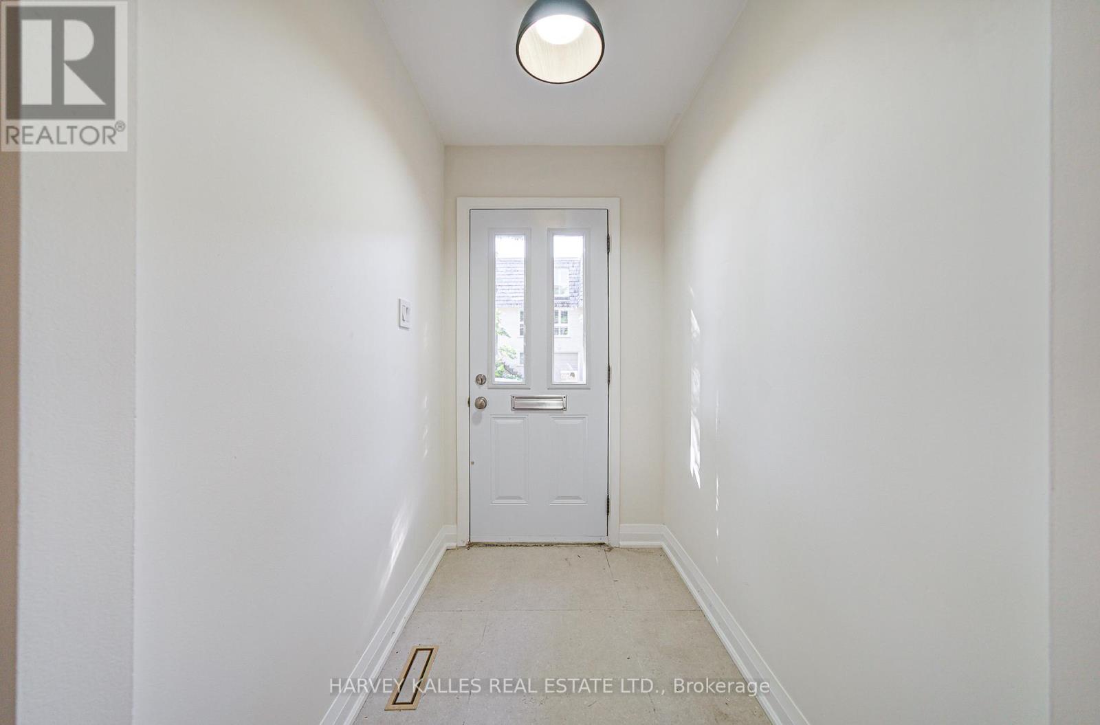 Photo 3 of 42 Crimson Mill Way, Toronto ON