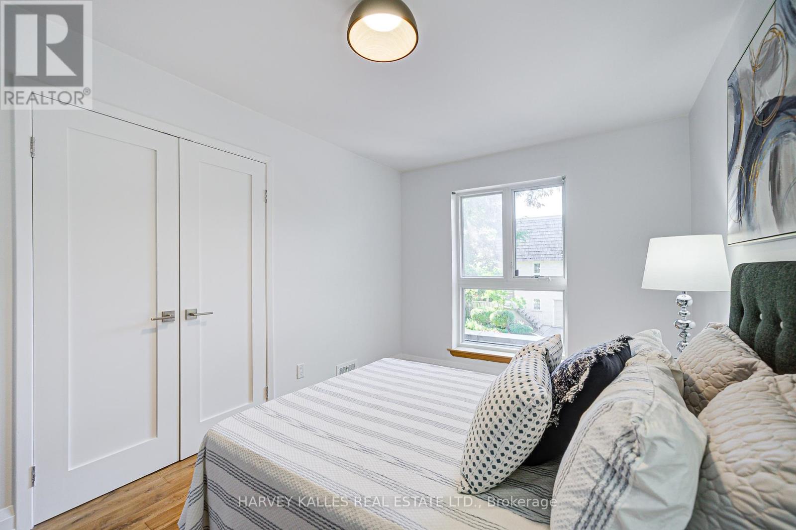 Photo 30 of 42 Crimson Mill Way, Toronto ON