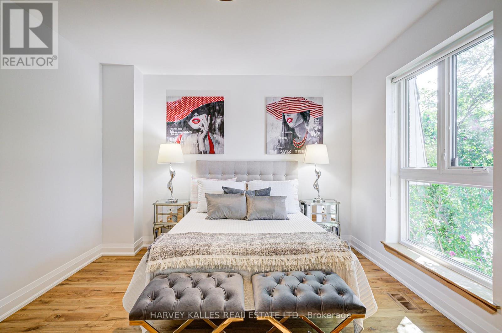 Photo 31 of 42 Crimson Mill Way, Toronto ON