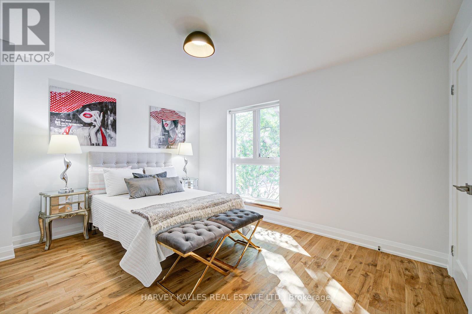 Photo 32 of 42 Crimson Mill Way, Toronto ON