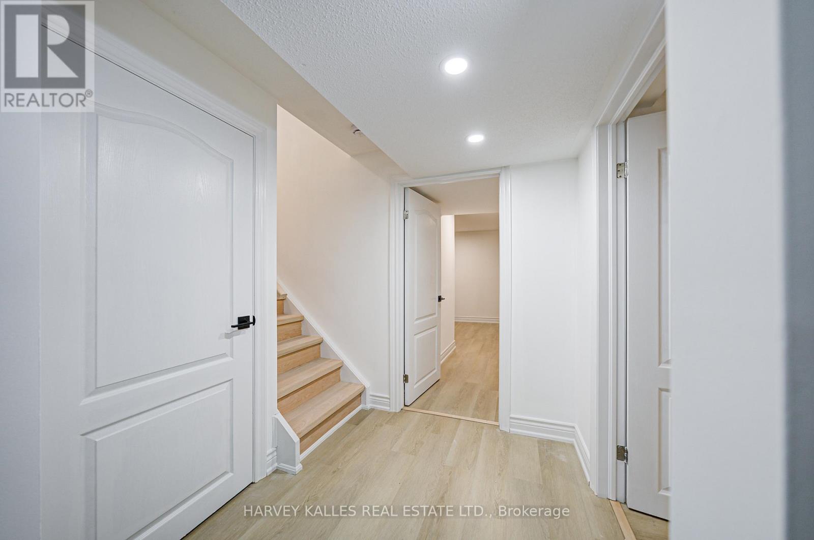 Photo 33 of 42 Crimson Mill Way, Toronto ON
