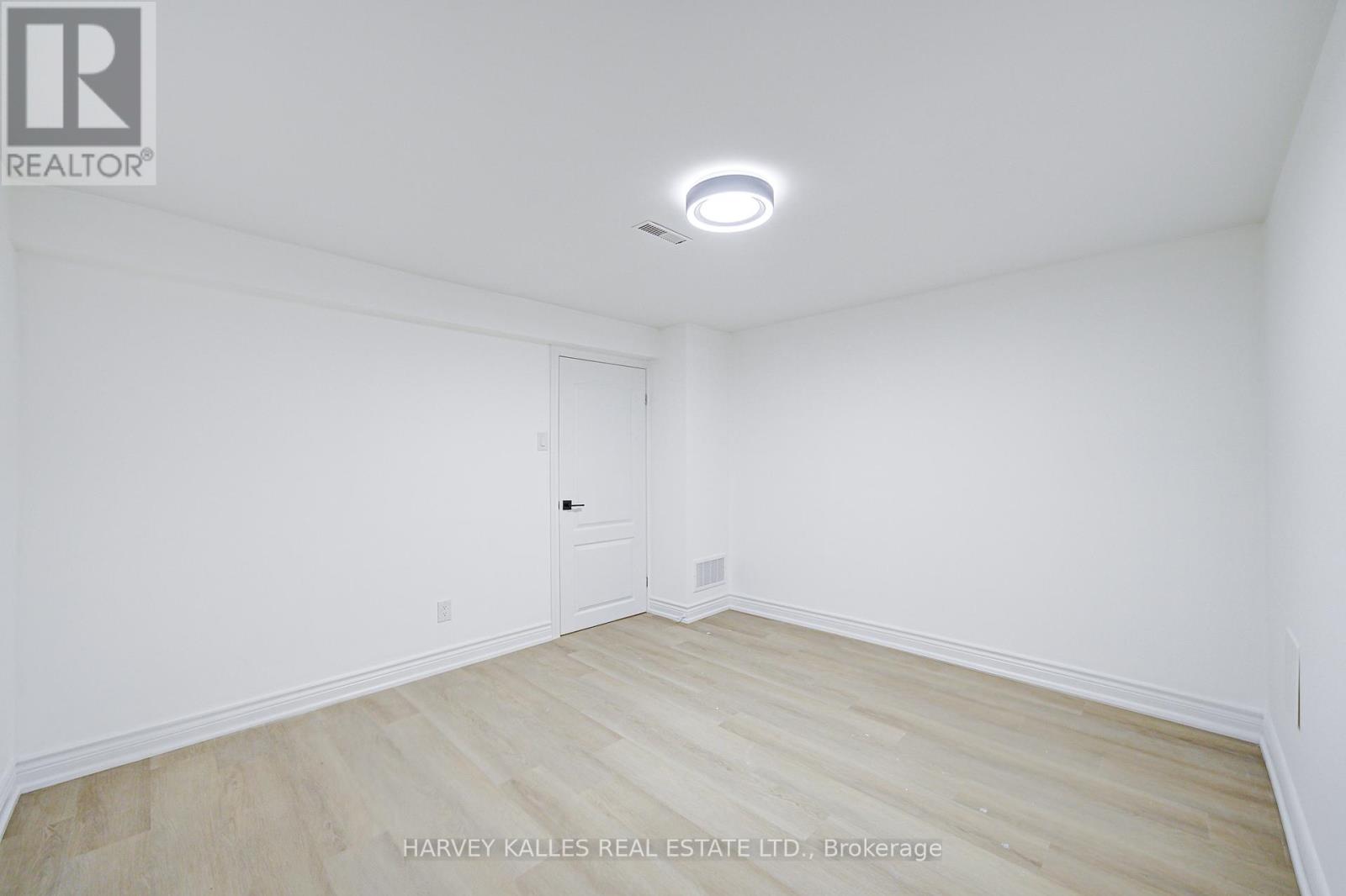 Photo 36 of 42 Crimson Mill Way, Toronto ON
